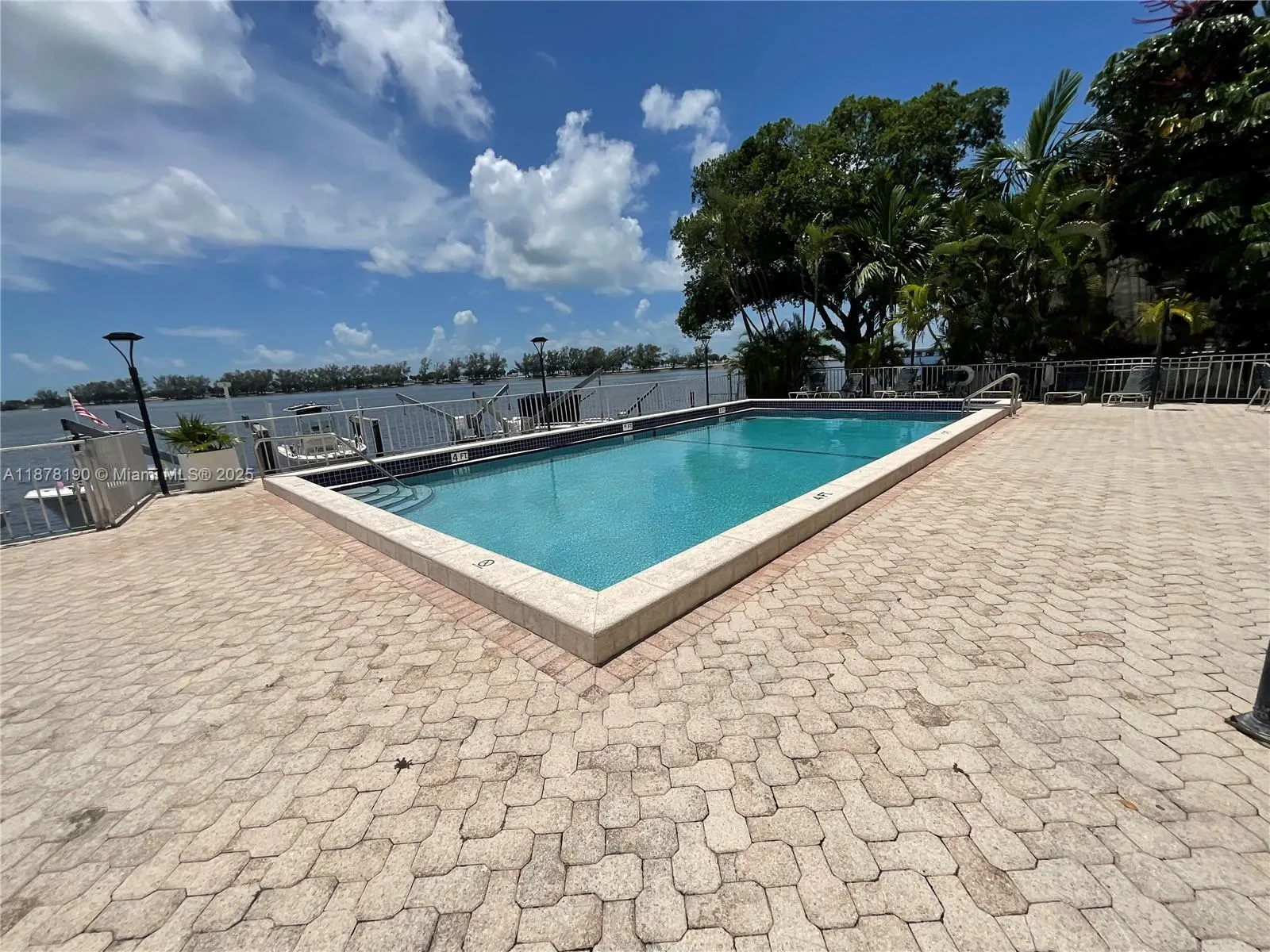 2201 Brickell Ave, #25
