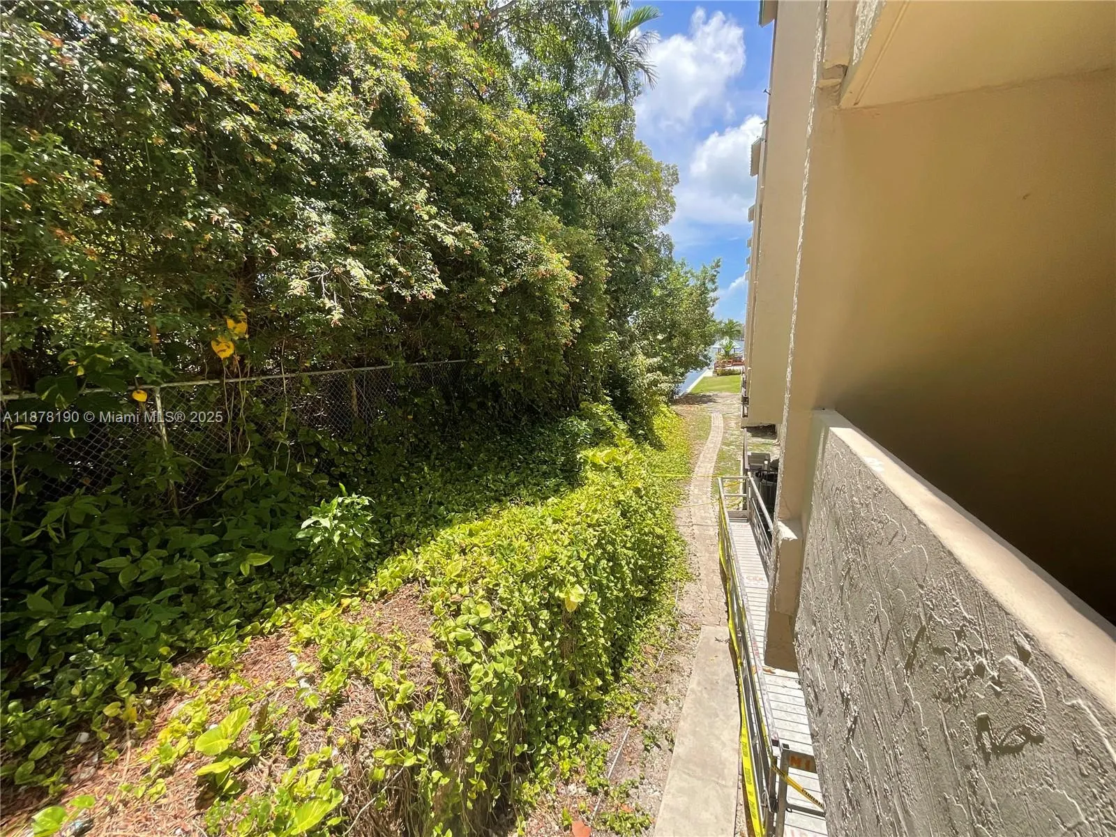 2201 Brickell Ave, #25