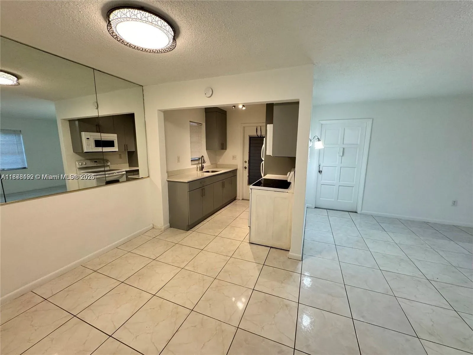 2005 Jefferson St, #205