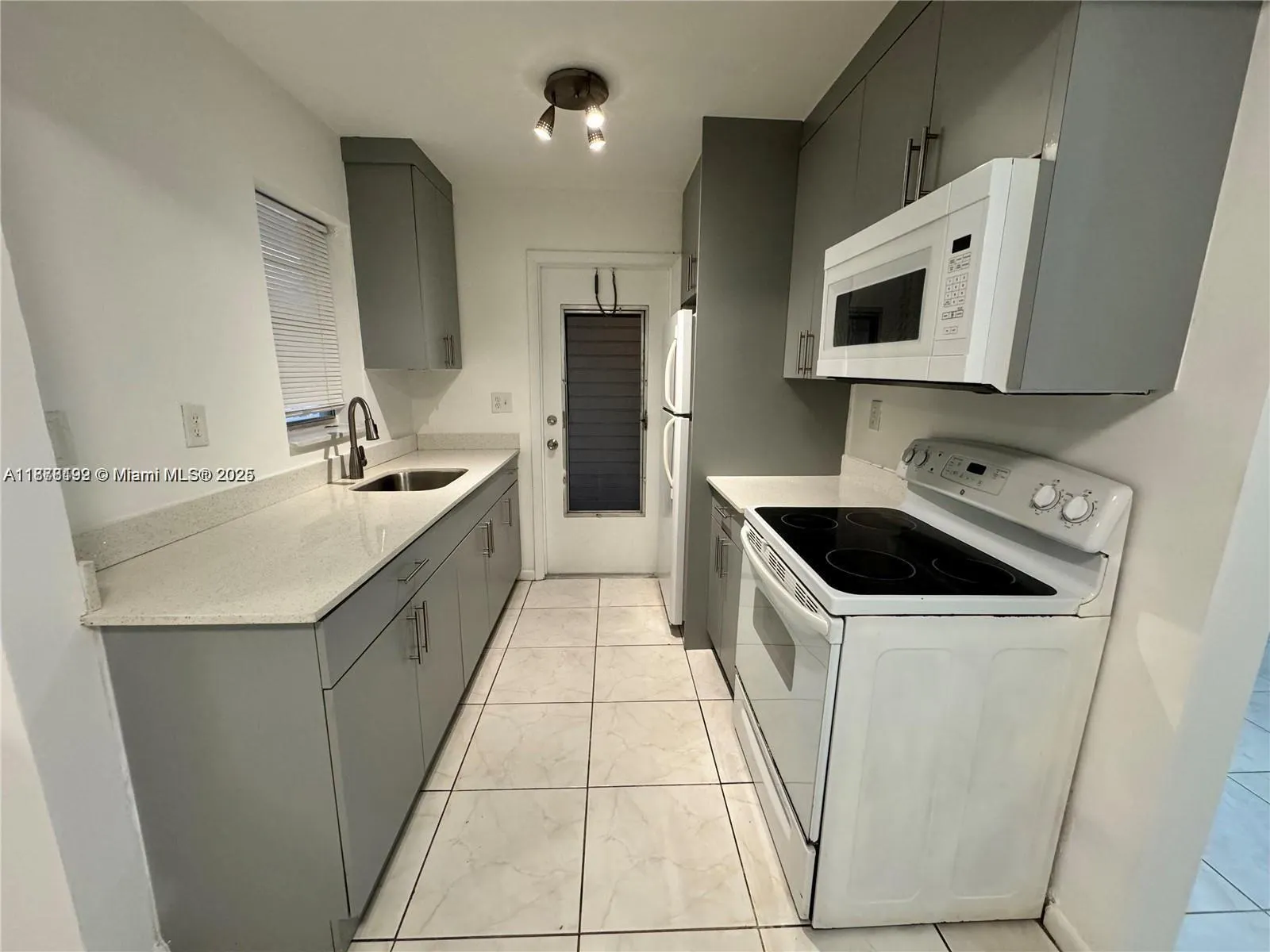2005 Jefferson St, #205