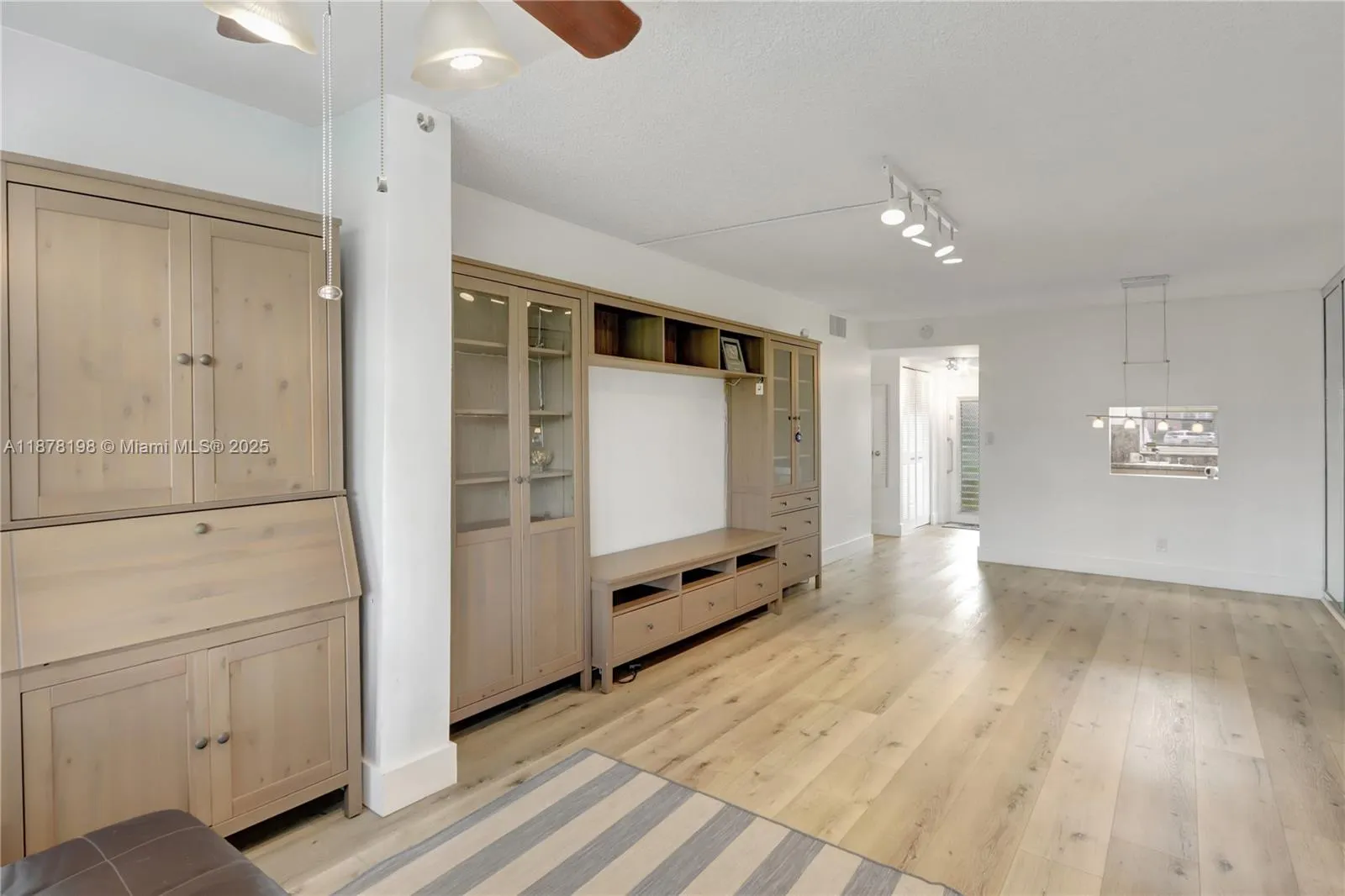 9041 Sunrise Lakes Blvd, #106