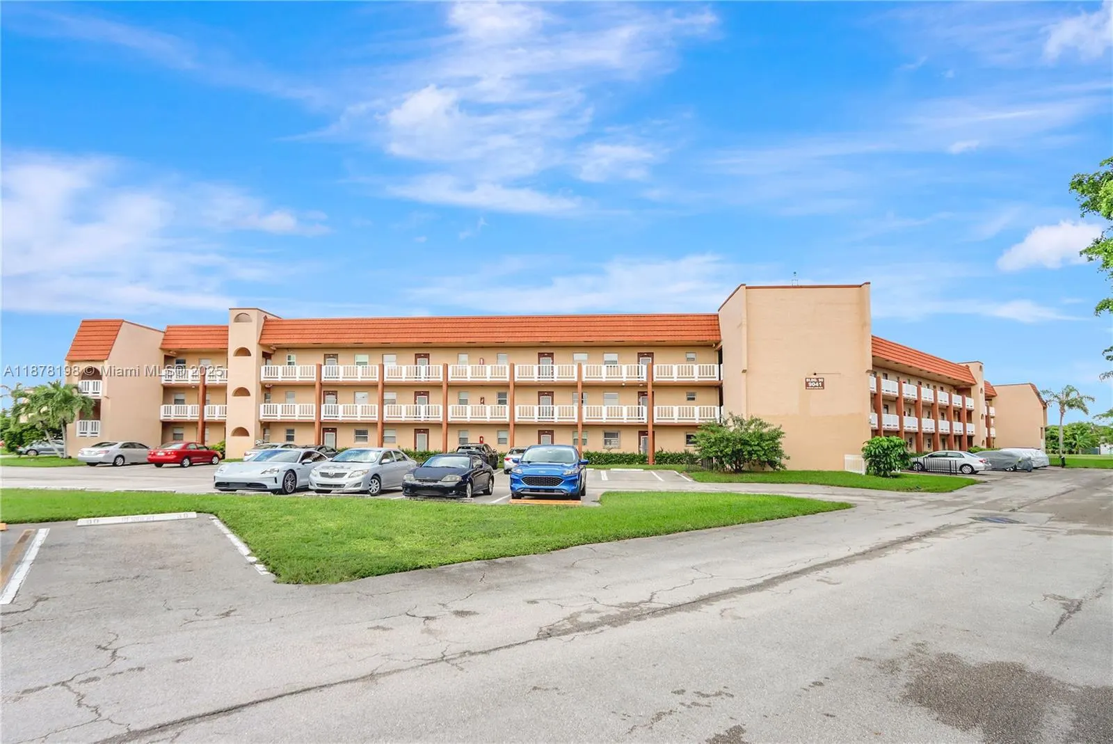 9041 Sunrise Lakes Blvd, #106