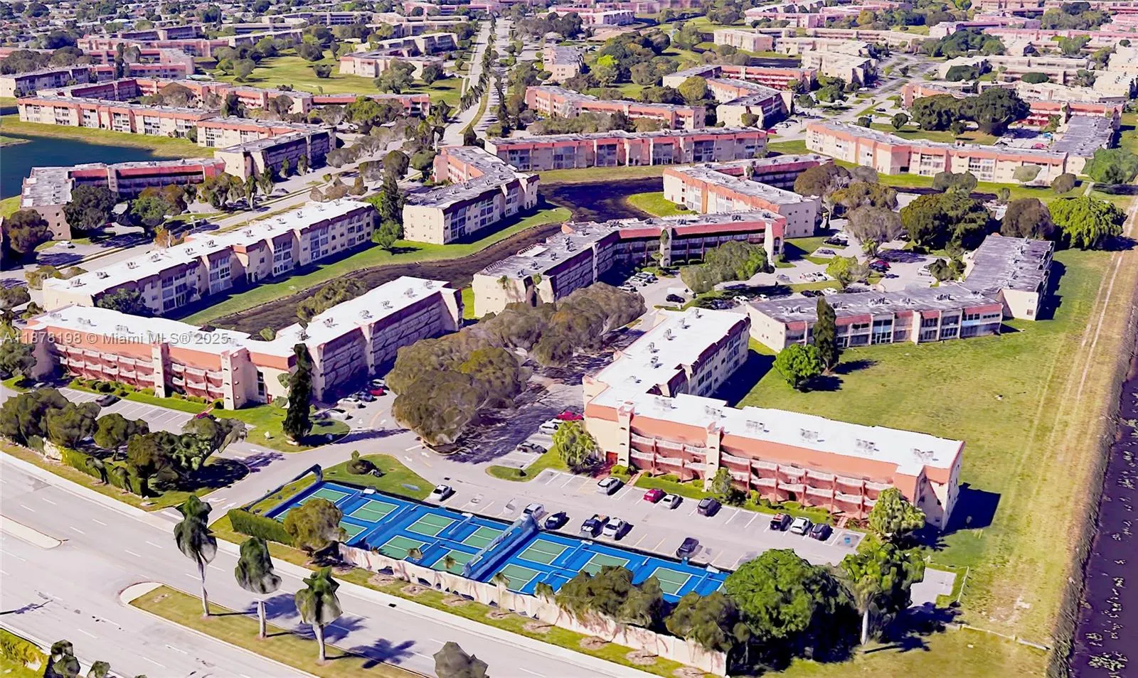 9041 Sunrise Lakes Blvd, #106
