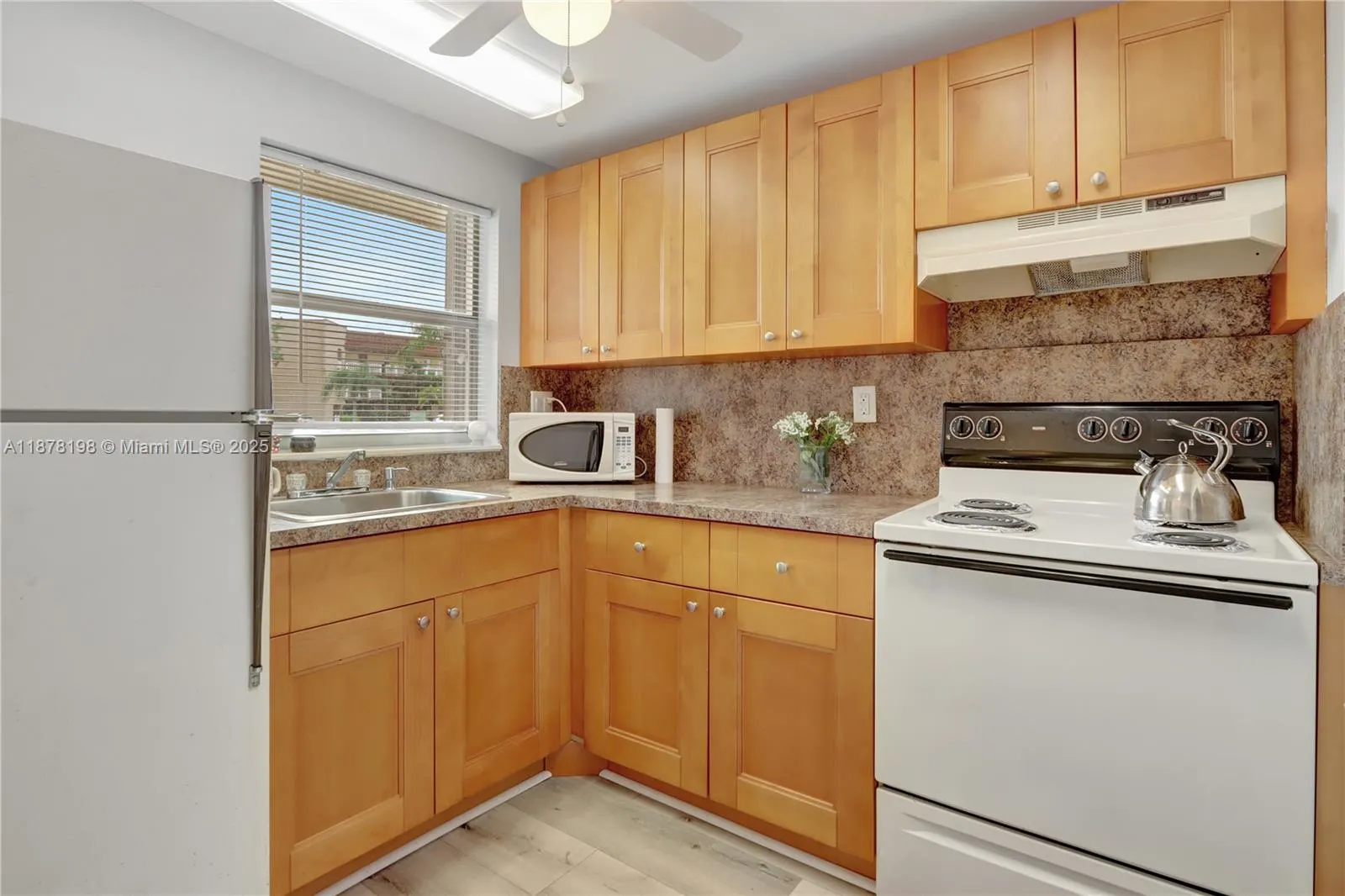 9041 Sunrise Lakes Blvd, #106