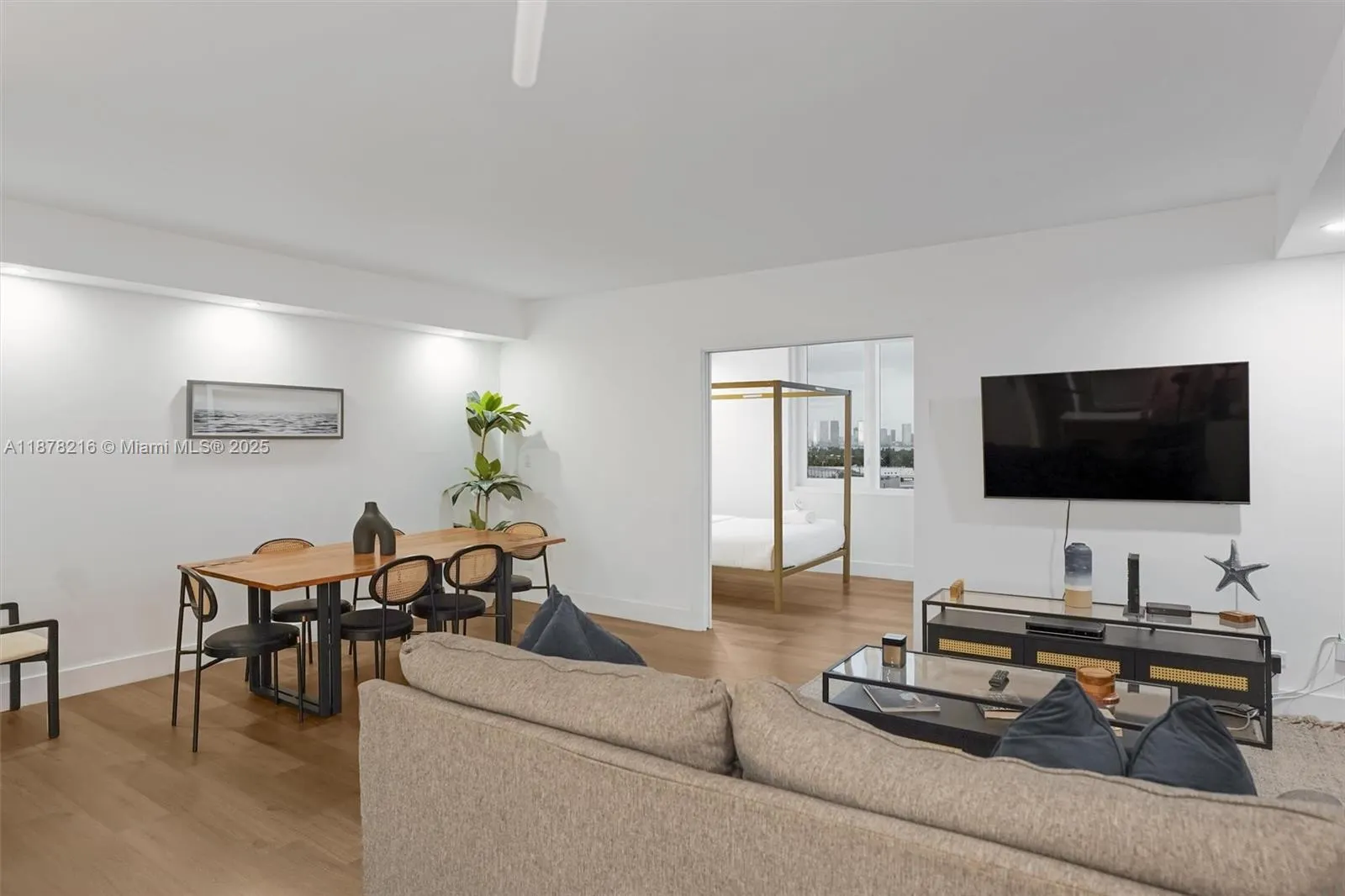 2301 Collins Ave, #1135