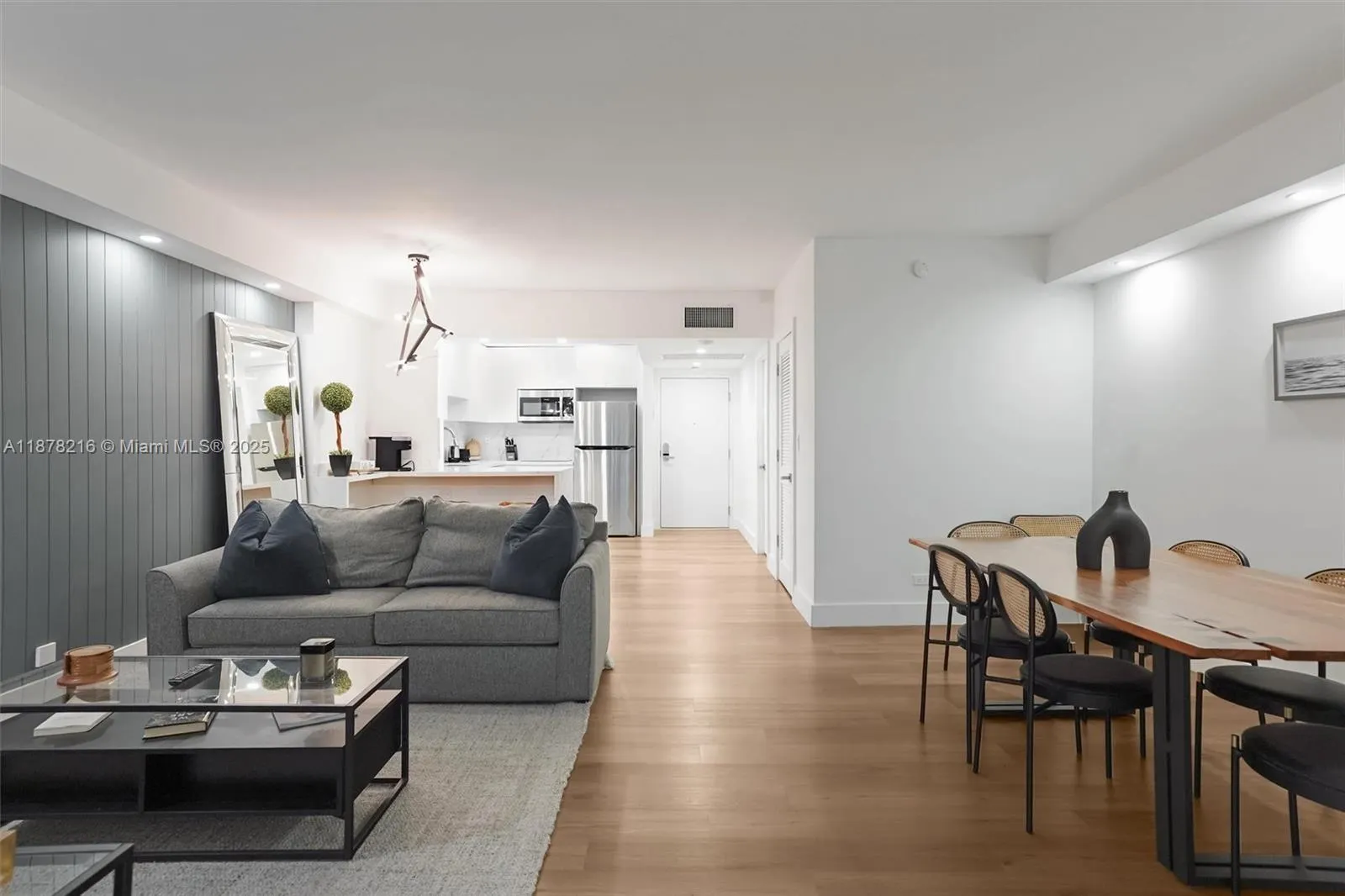 2301 Collins Ave, #1135