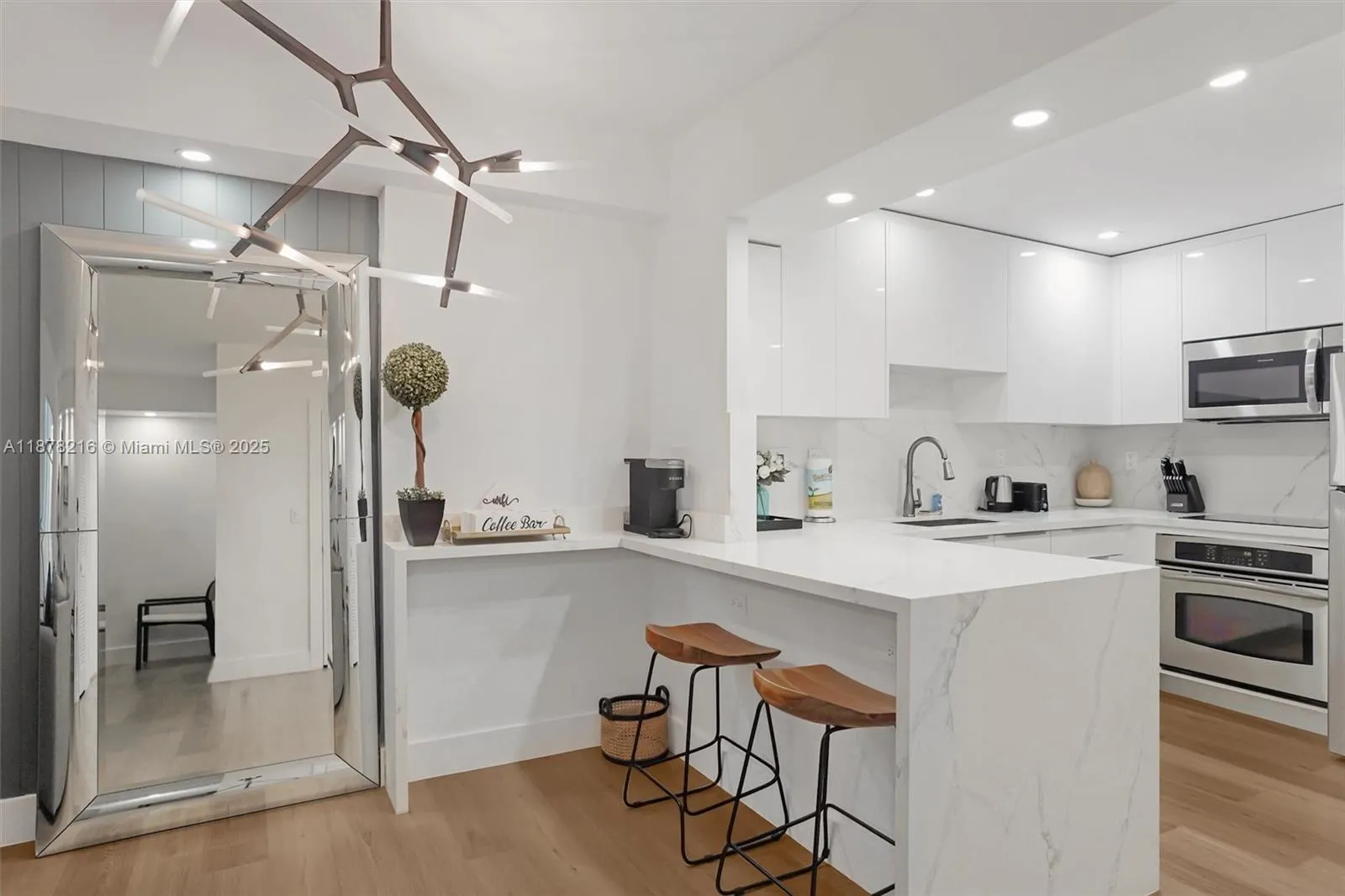 2301 Collins Ave, #1135