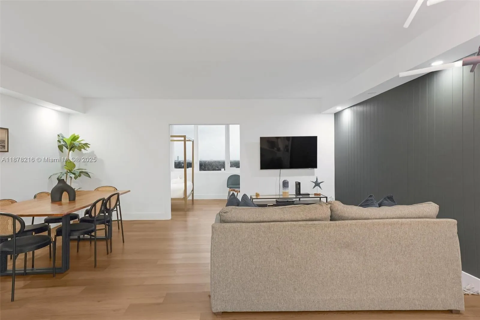 2301 Collins Ave, #1135