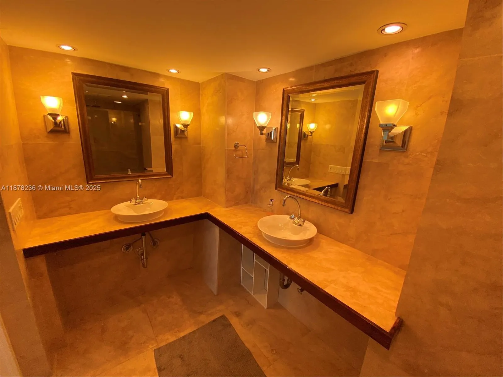 801 N VENETIAN DRIVE, #202