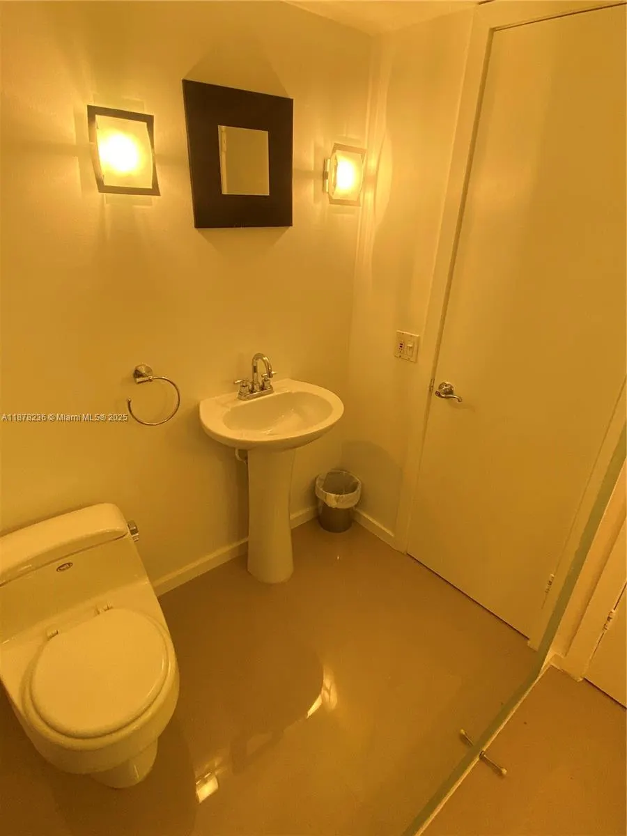 801 N VENETIAN DRIVE, #202