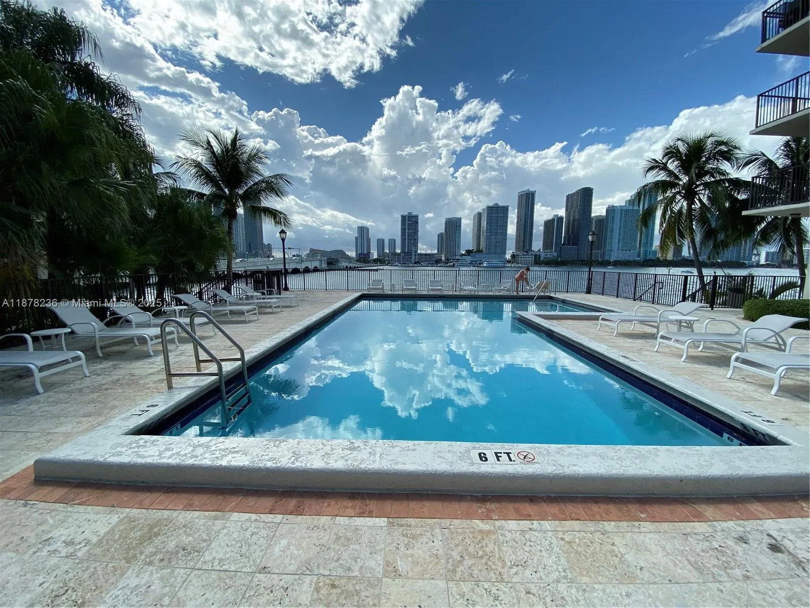 801 N VENETIAN DRIVE, #202