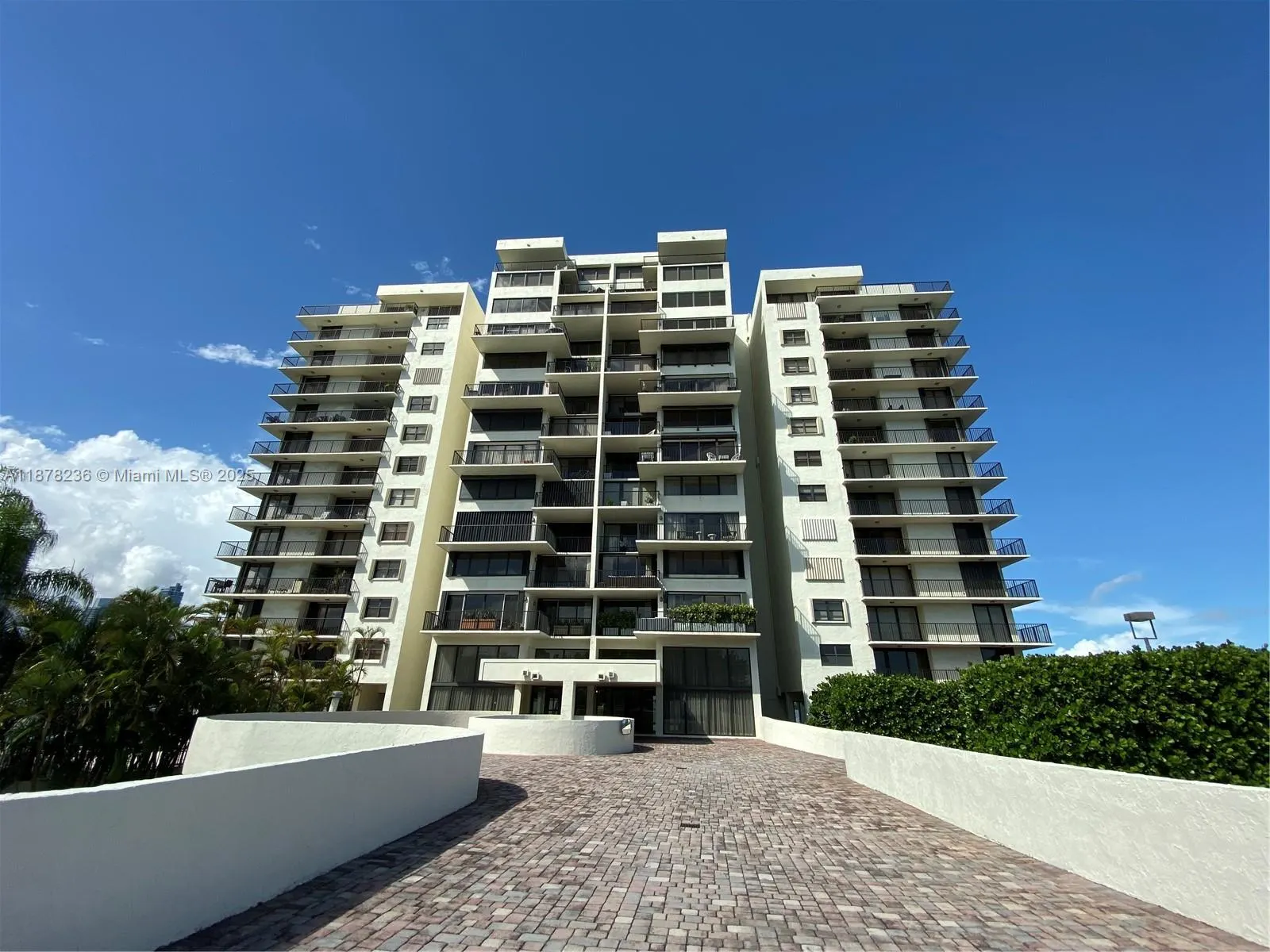 801 N VENETIAN DRIVE, #202