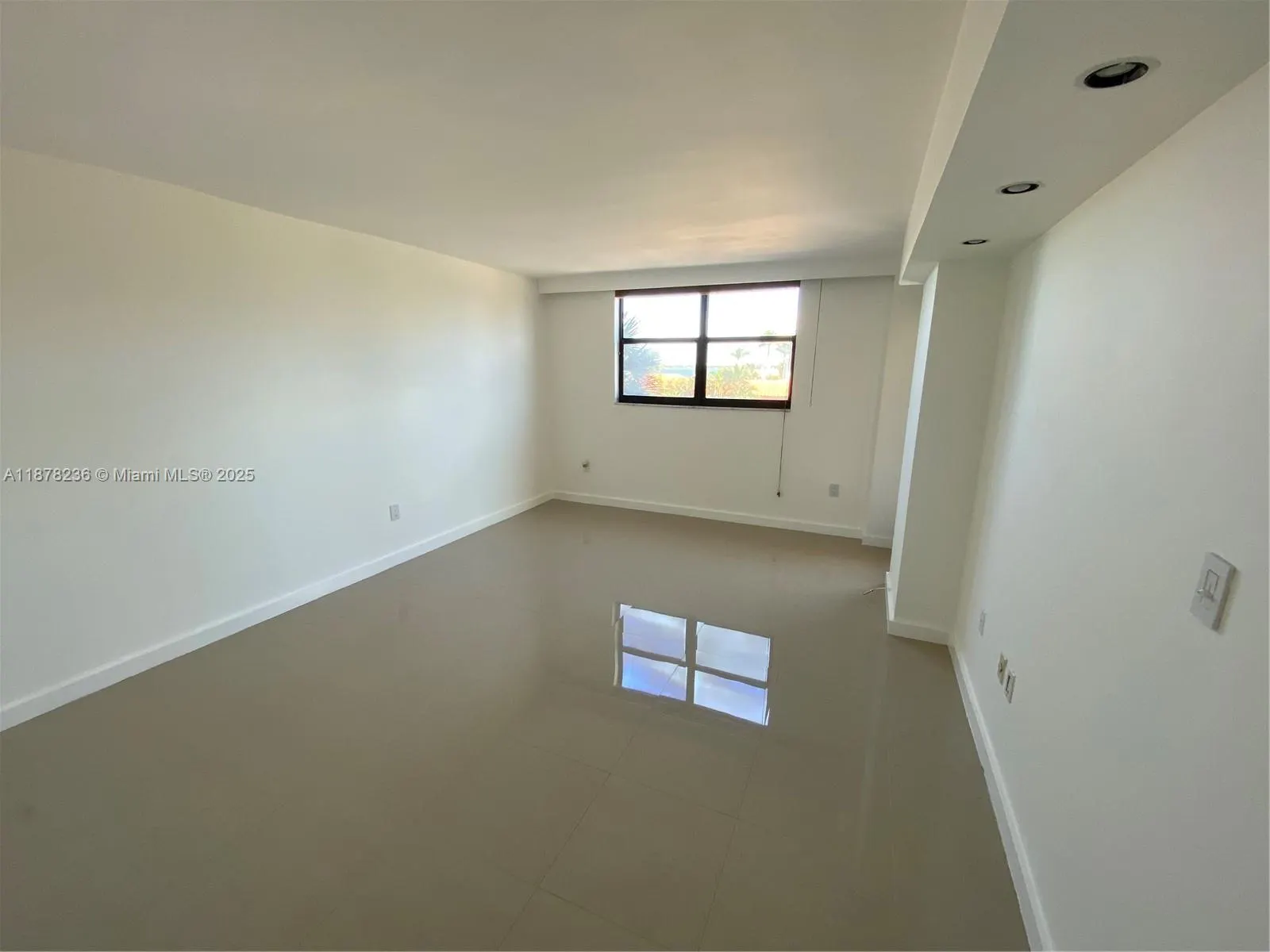 801 N VENETIAN DRIVE, #202