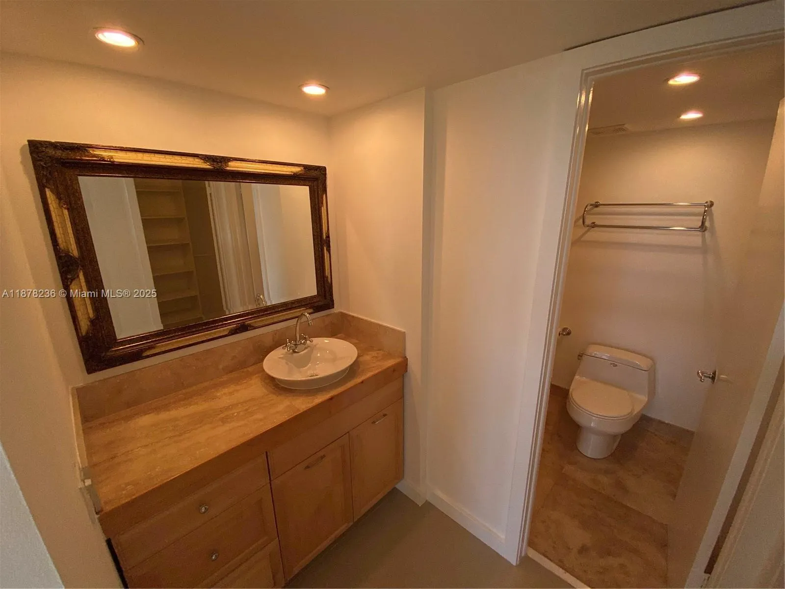 801 N VENETIAN DRIVE, #202