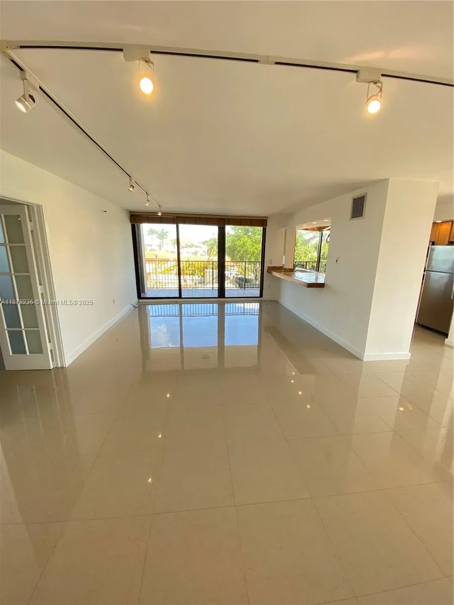801 N VENETIAN DRIVE, #202