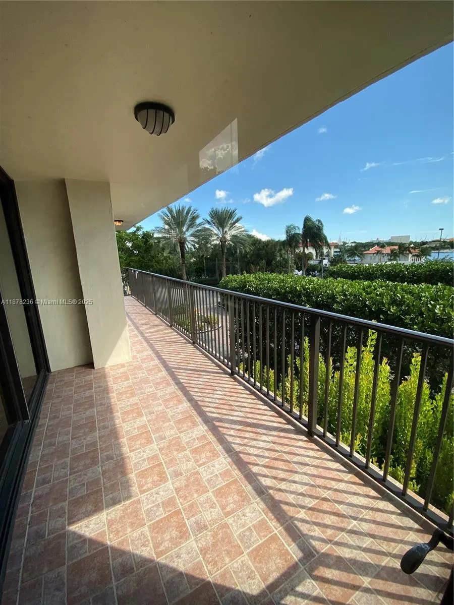 801 N VENETIAN DRIVE, #202