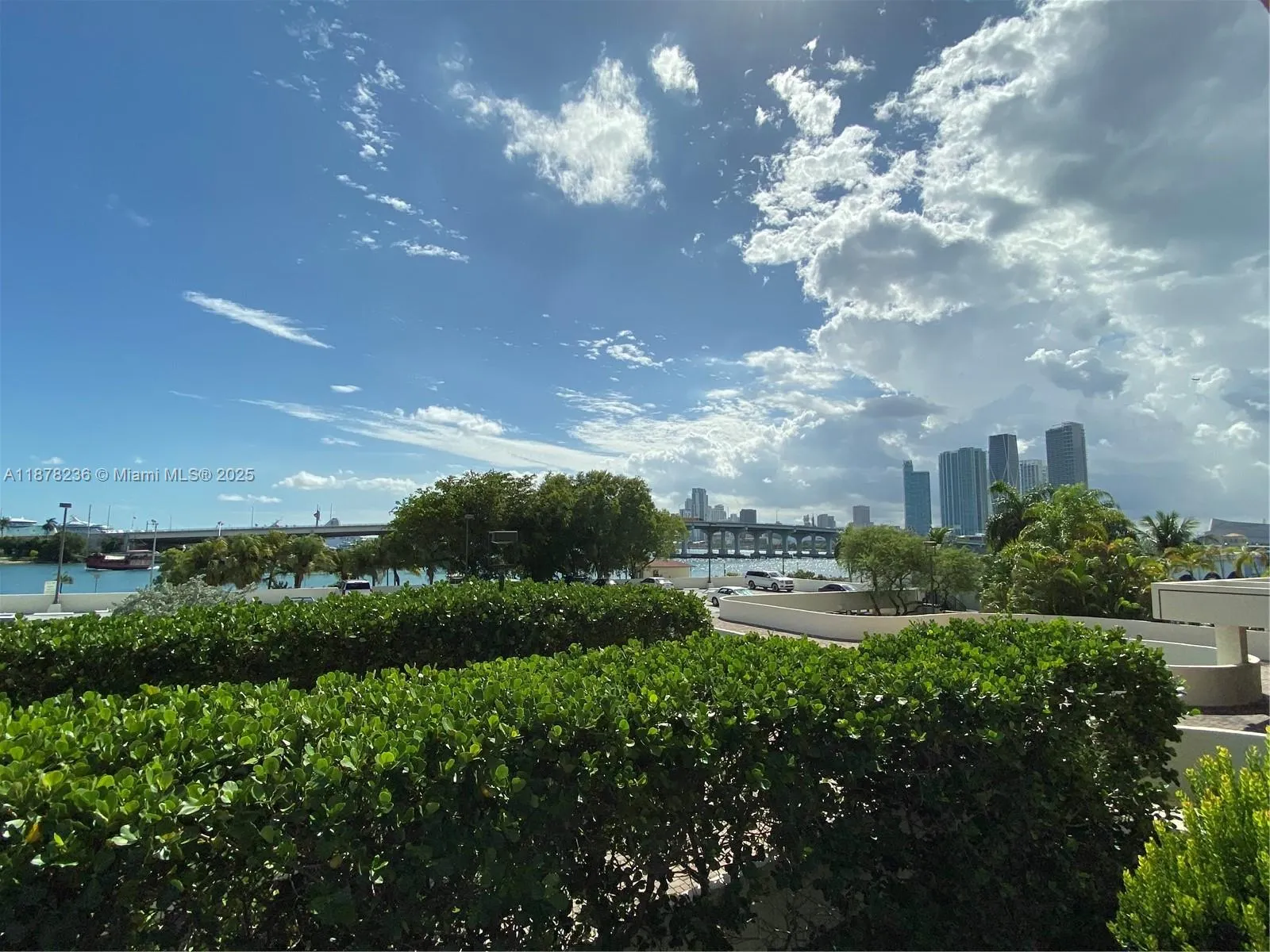 801 N VENETIAN DRIVE, #202