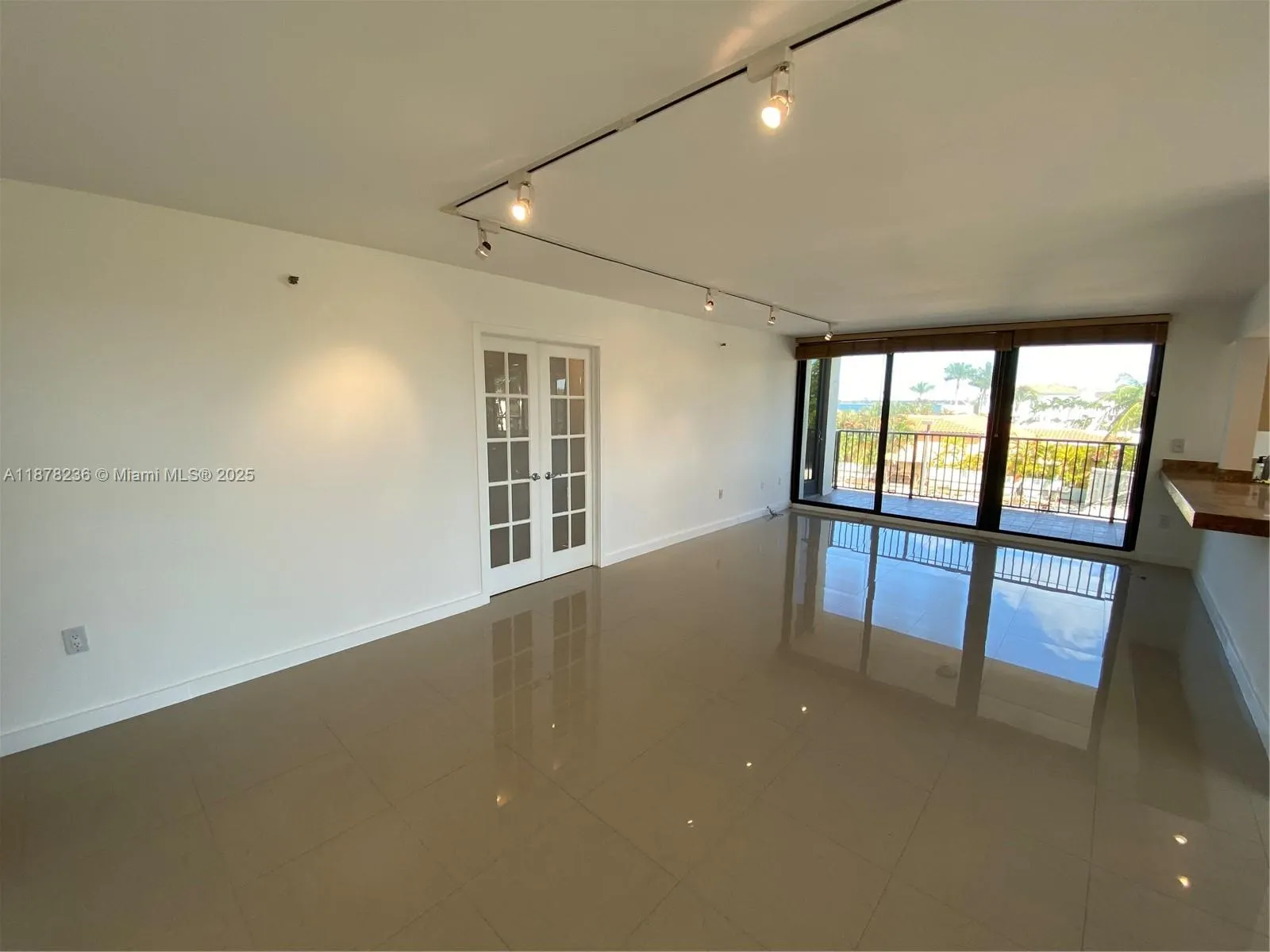 801 N VENETIAN DRIVE, #202