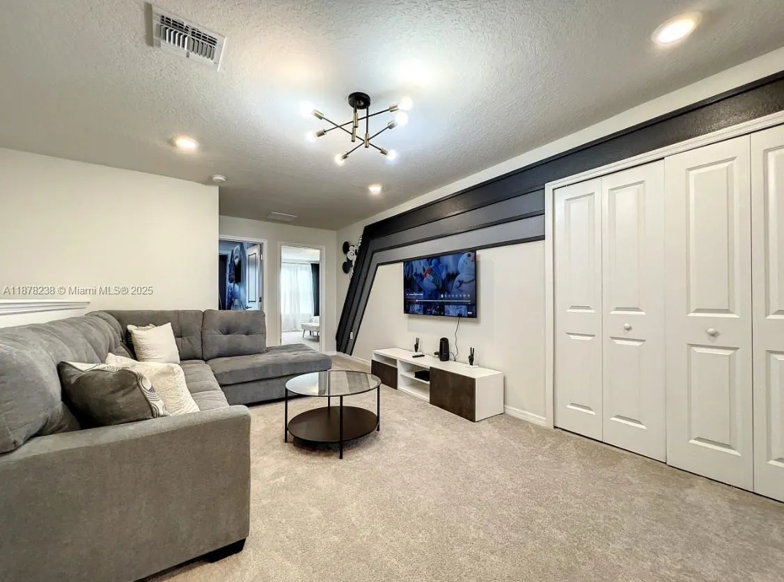 3878 Lana Ave