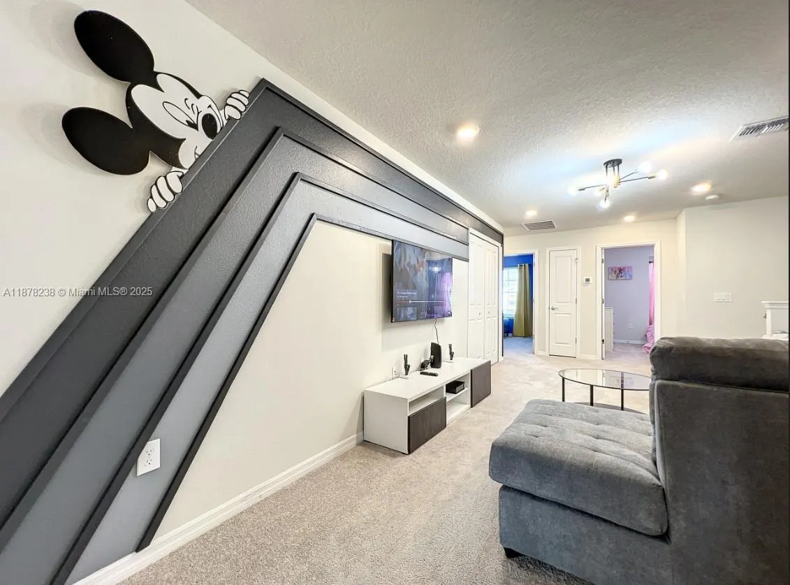 3878 Lana Ave