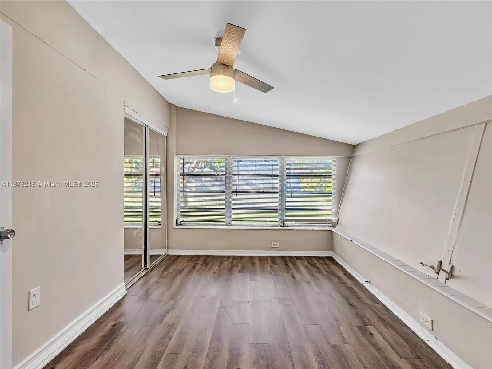 365 NE 171st Ter