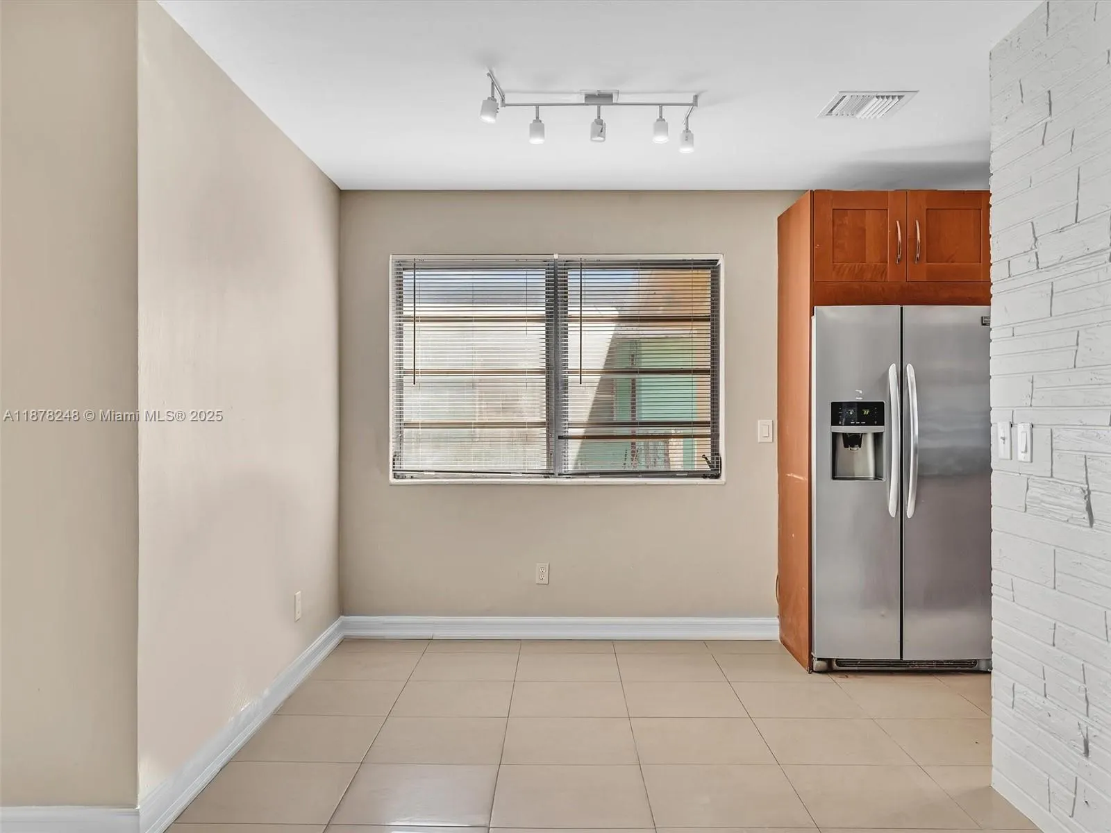 365 NE 171st Ter
