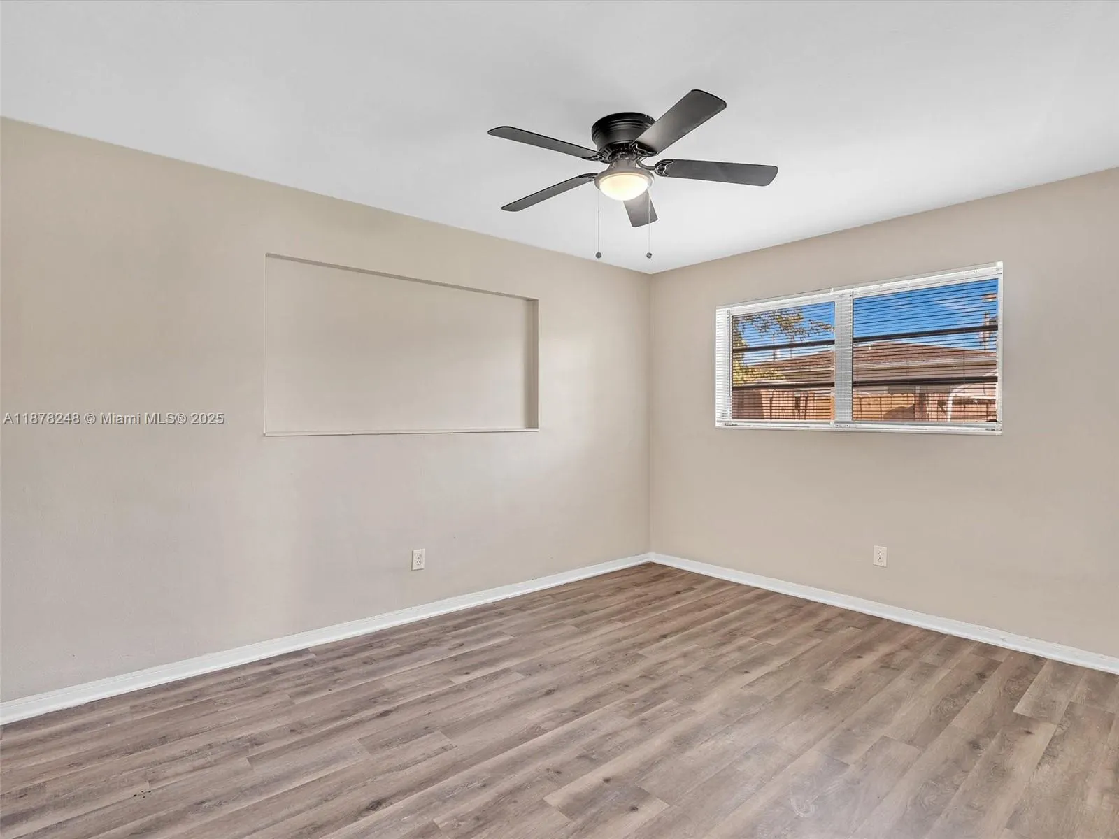 365 NE 171st Ter