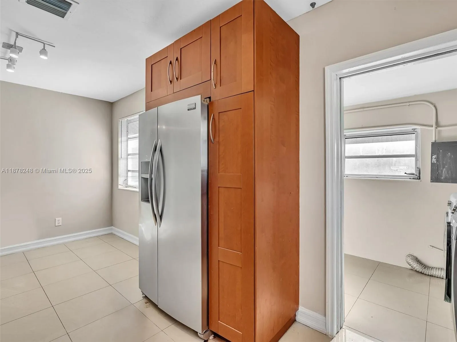365 NE 171st Ter