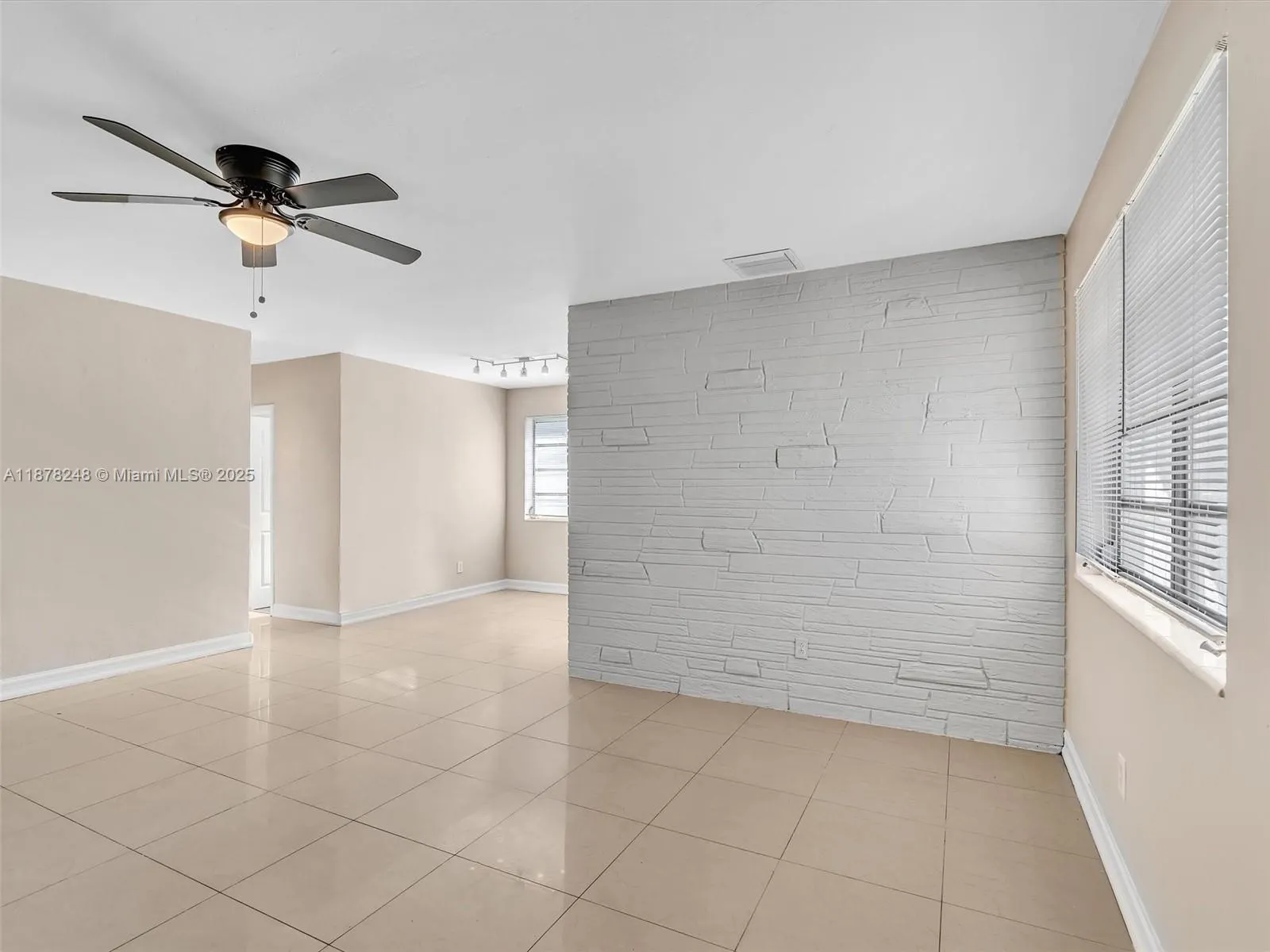 365 NE 171st Ter