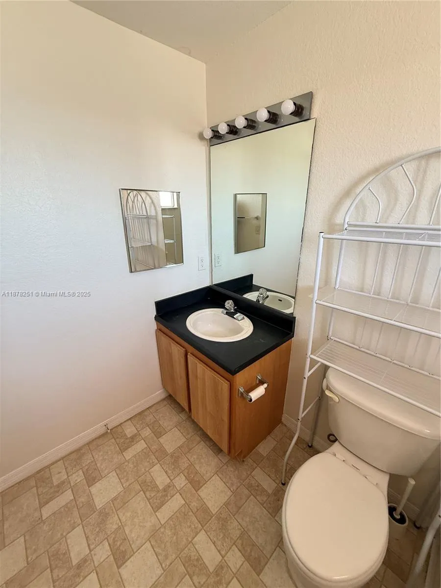 2082 NE 167th St, #2-104