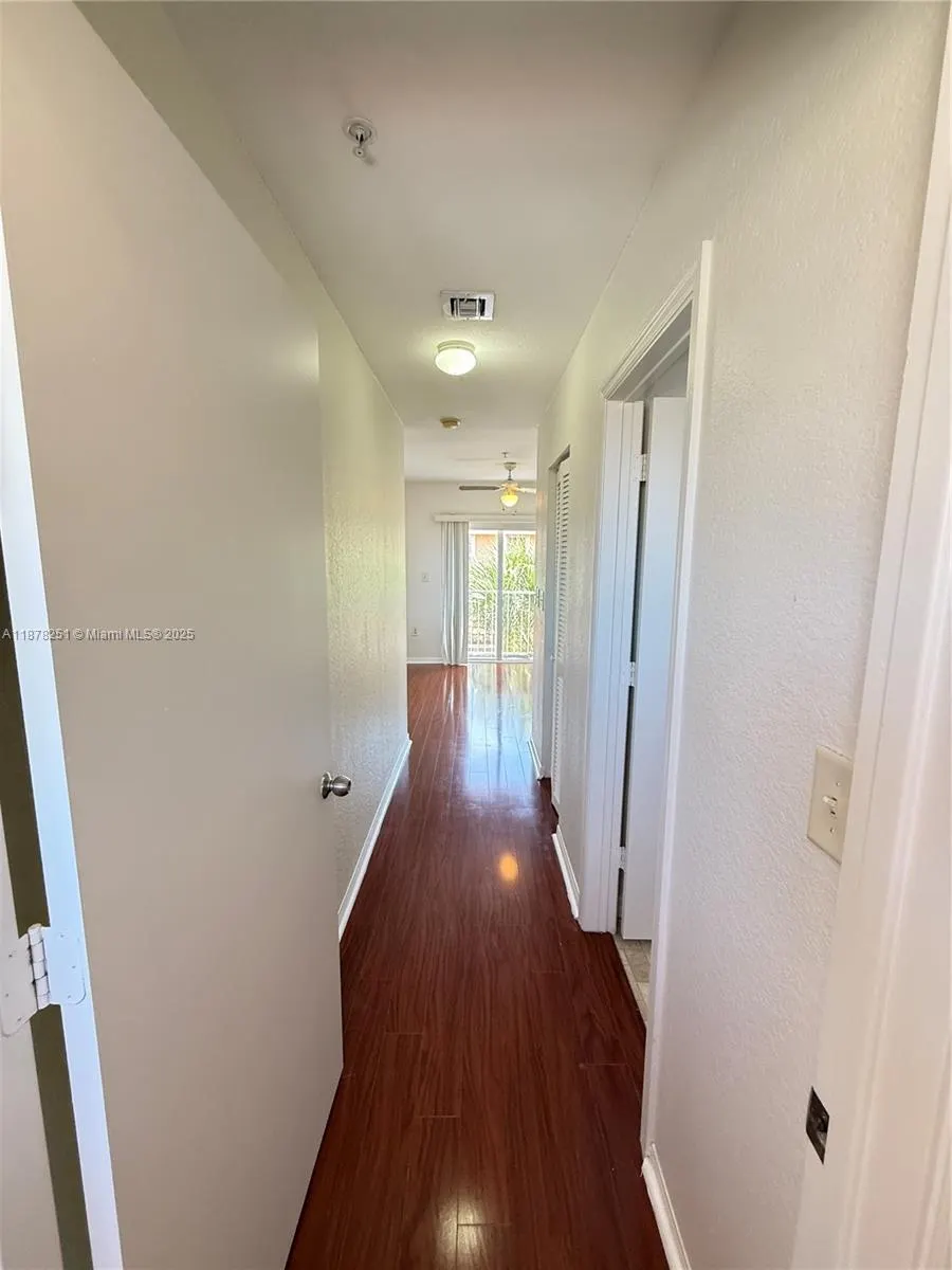 2082 NE 167th St, #2-104