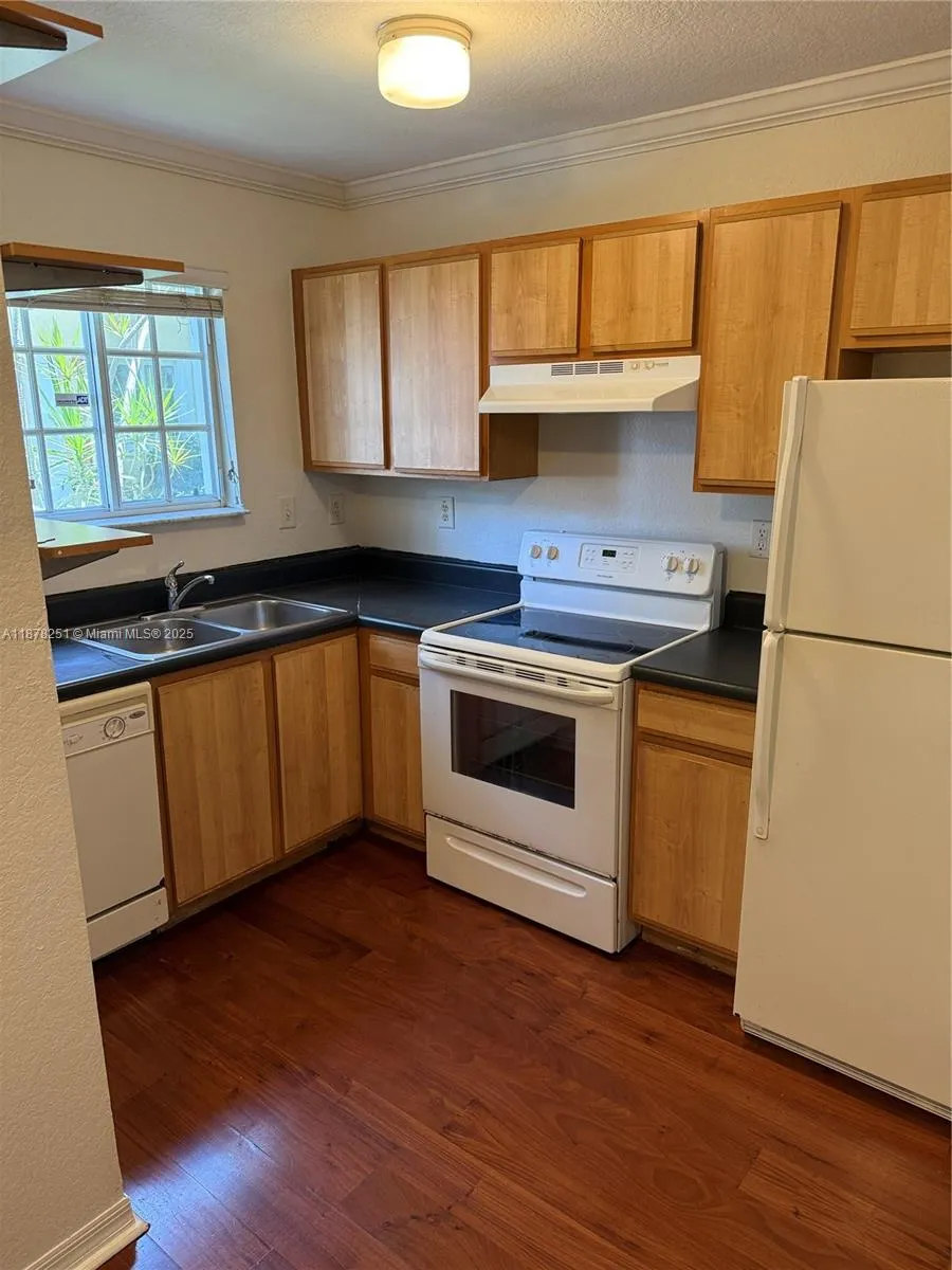 2082 NE 167th St, #2-104