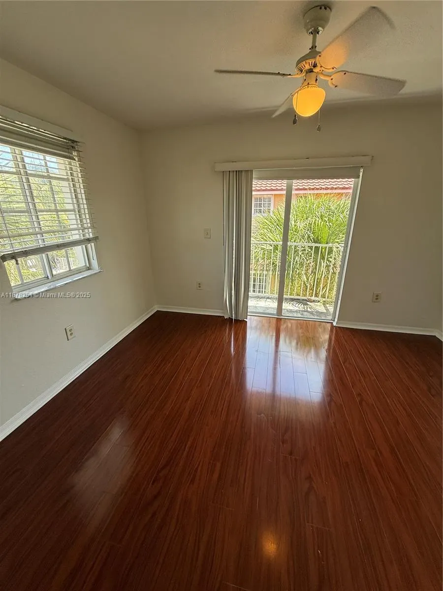 2082 NE 167th St, #2-104