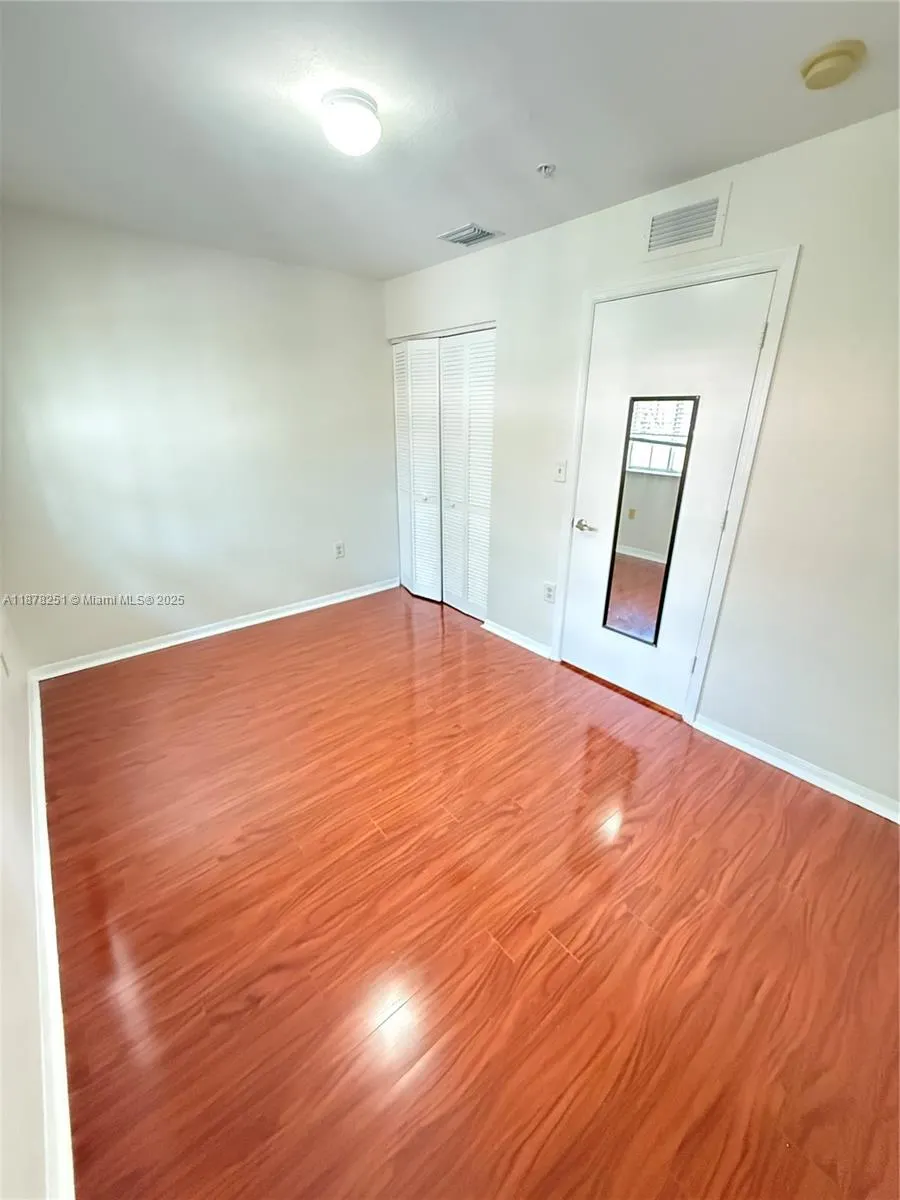 2082 NE 167th St, #2-104