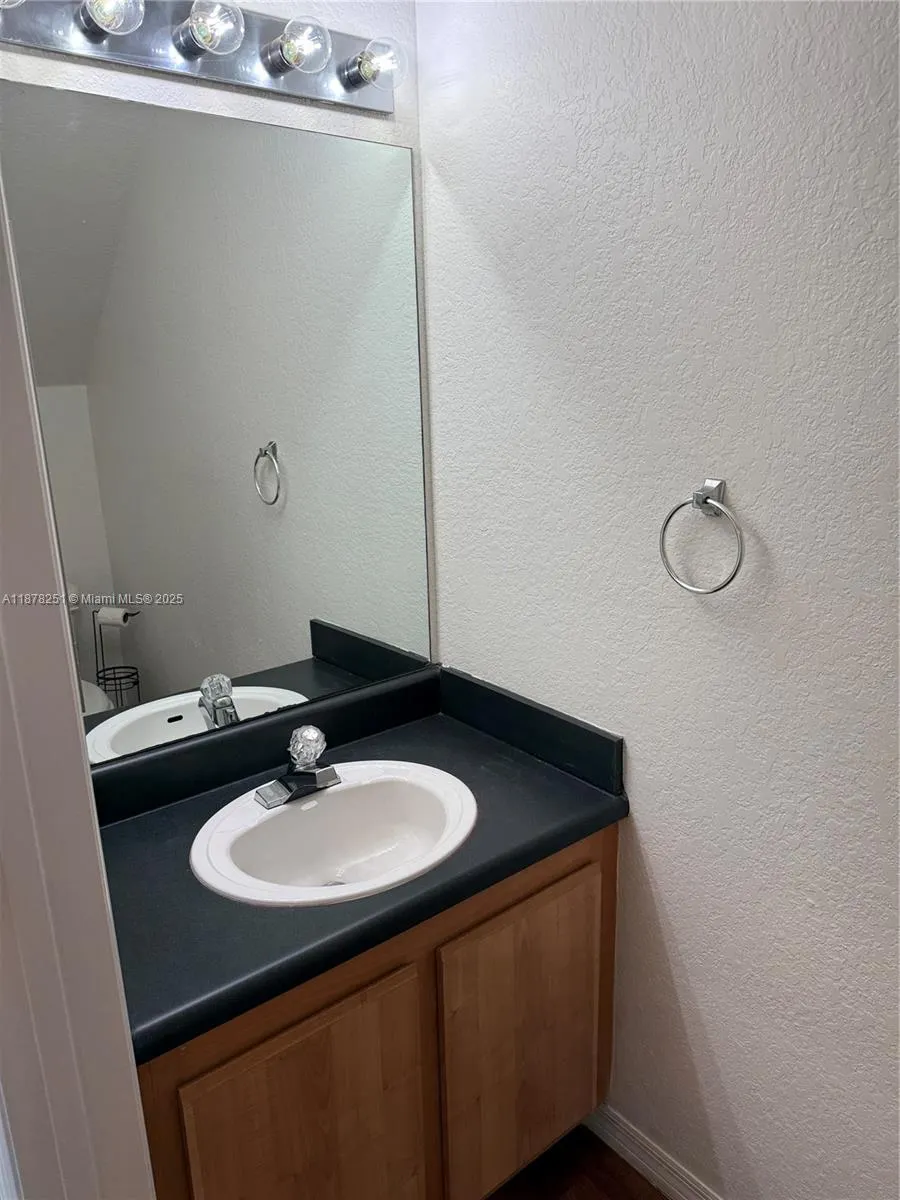 2082 NE 167th St, #2-104