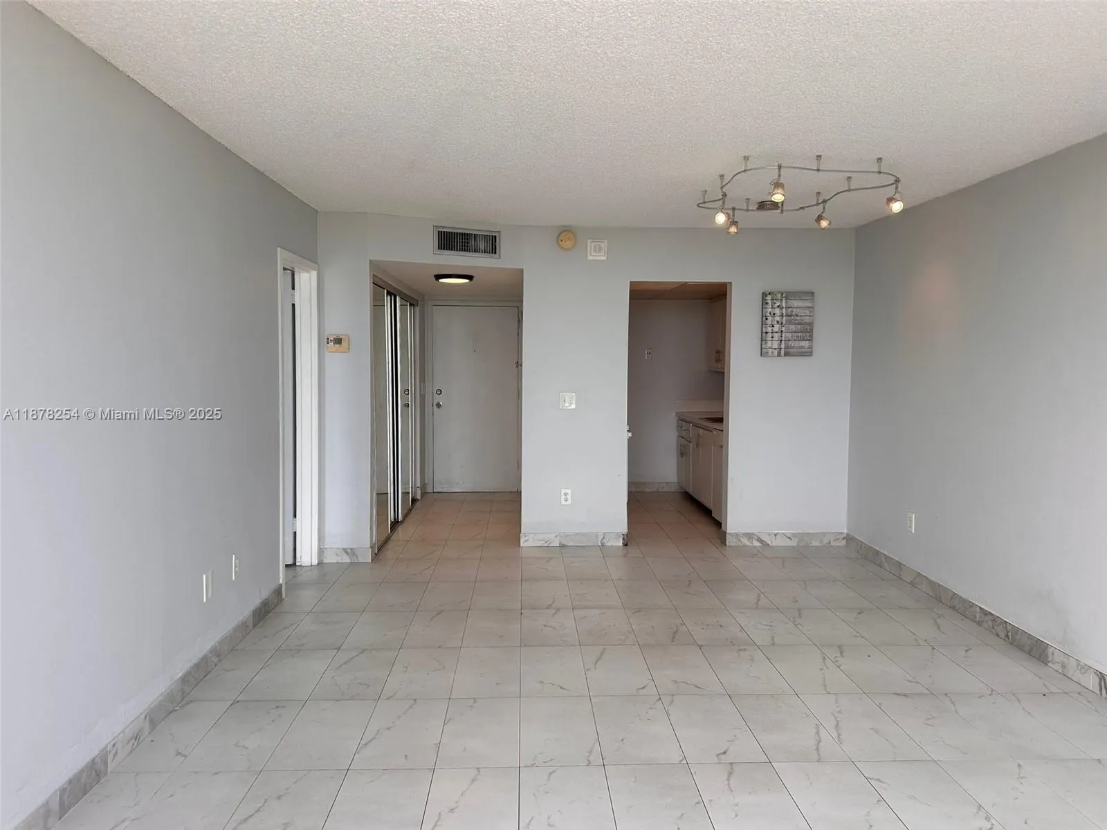 2350 NE 135th St, #1406