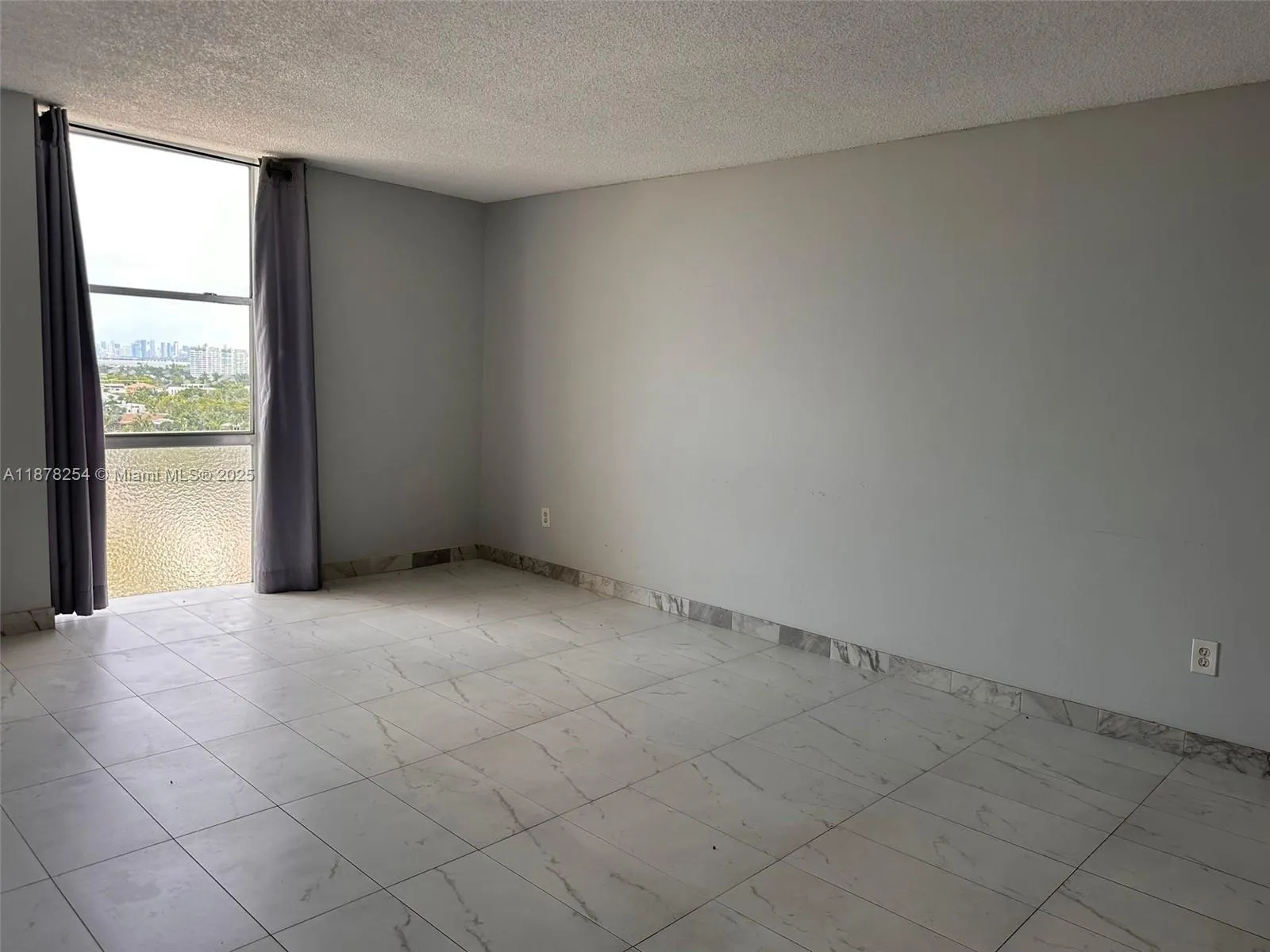 2350 NE 135th St, #1406