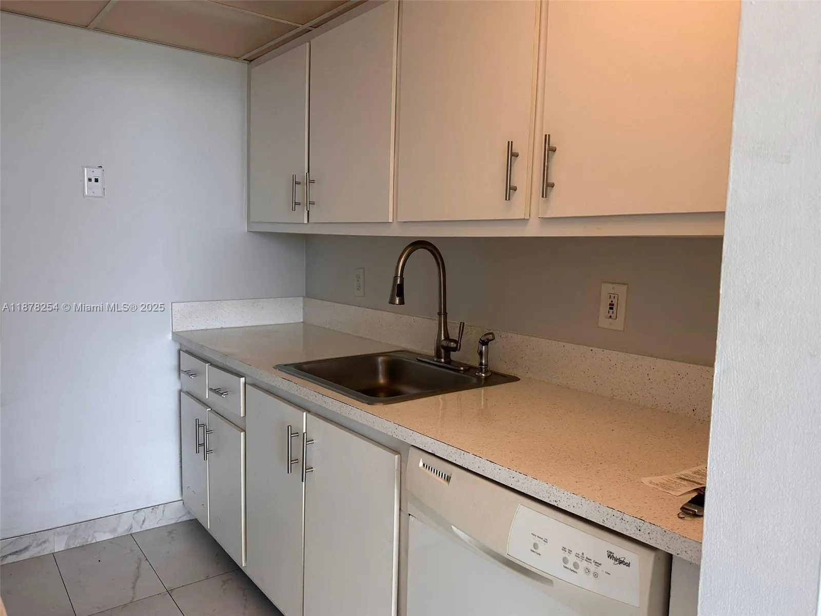 2350 NE 135th St, #1406
