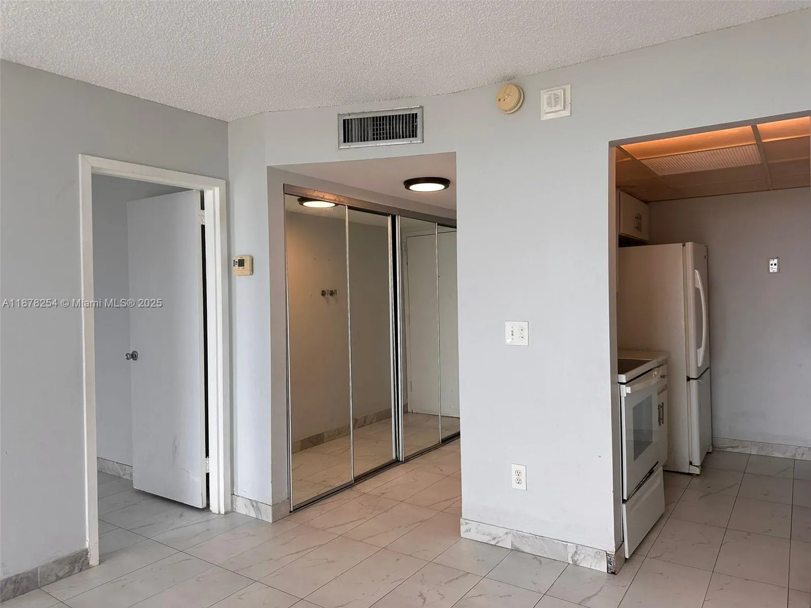 2350 NE 135th St, #1406