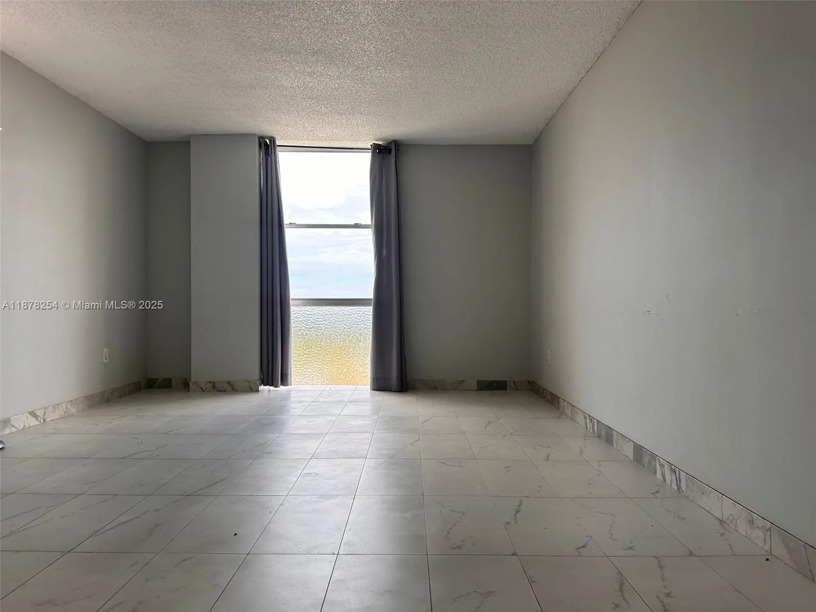 2350 NE 135th St, #1406