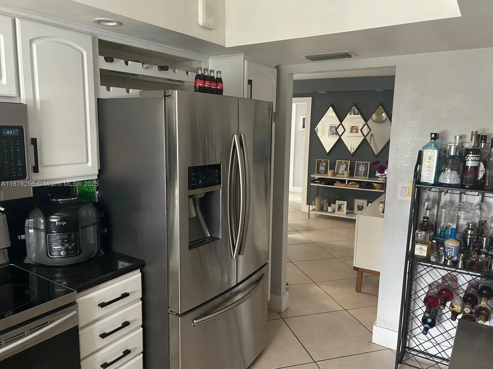 6039 Collins Ave, #828