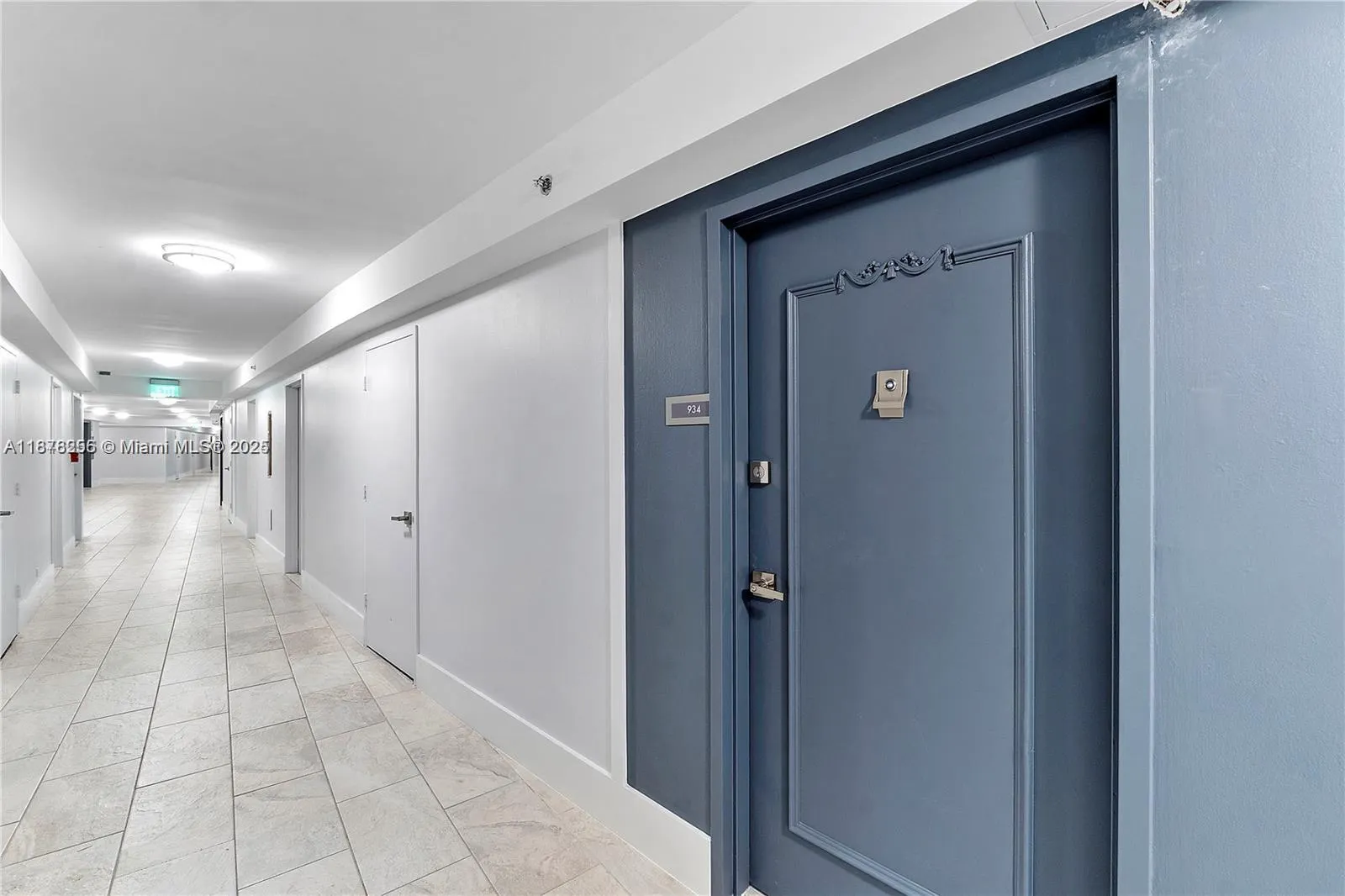 6039 Collins Ave, #828