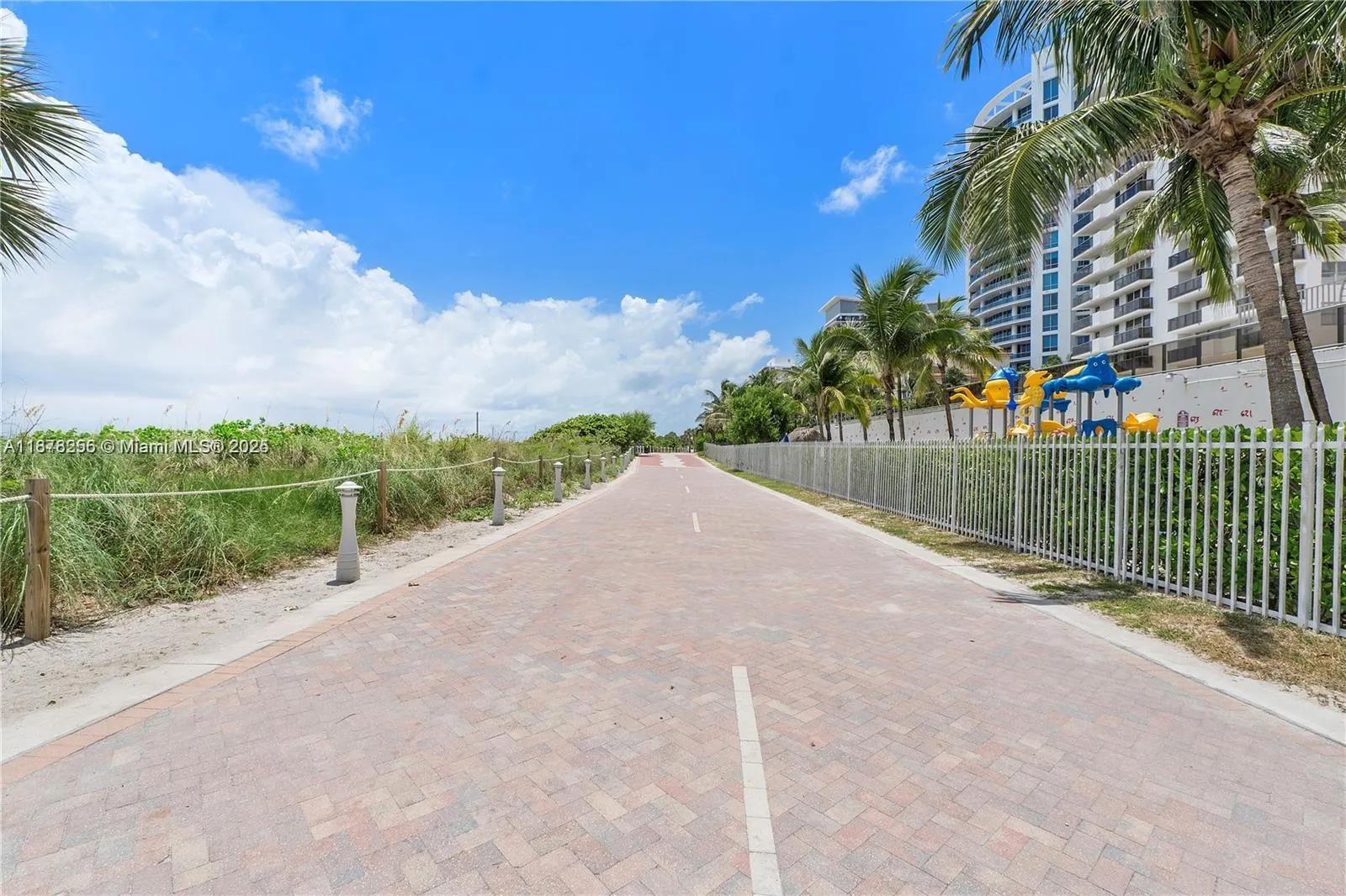 6039 Collins Ave, #828