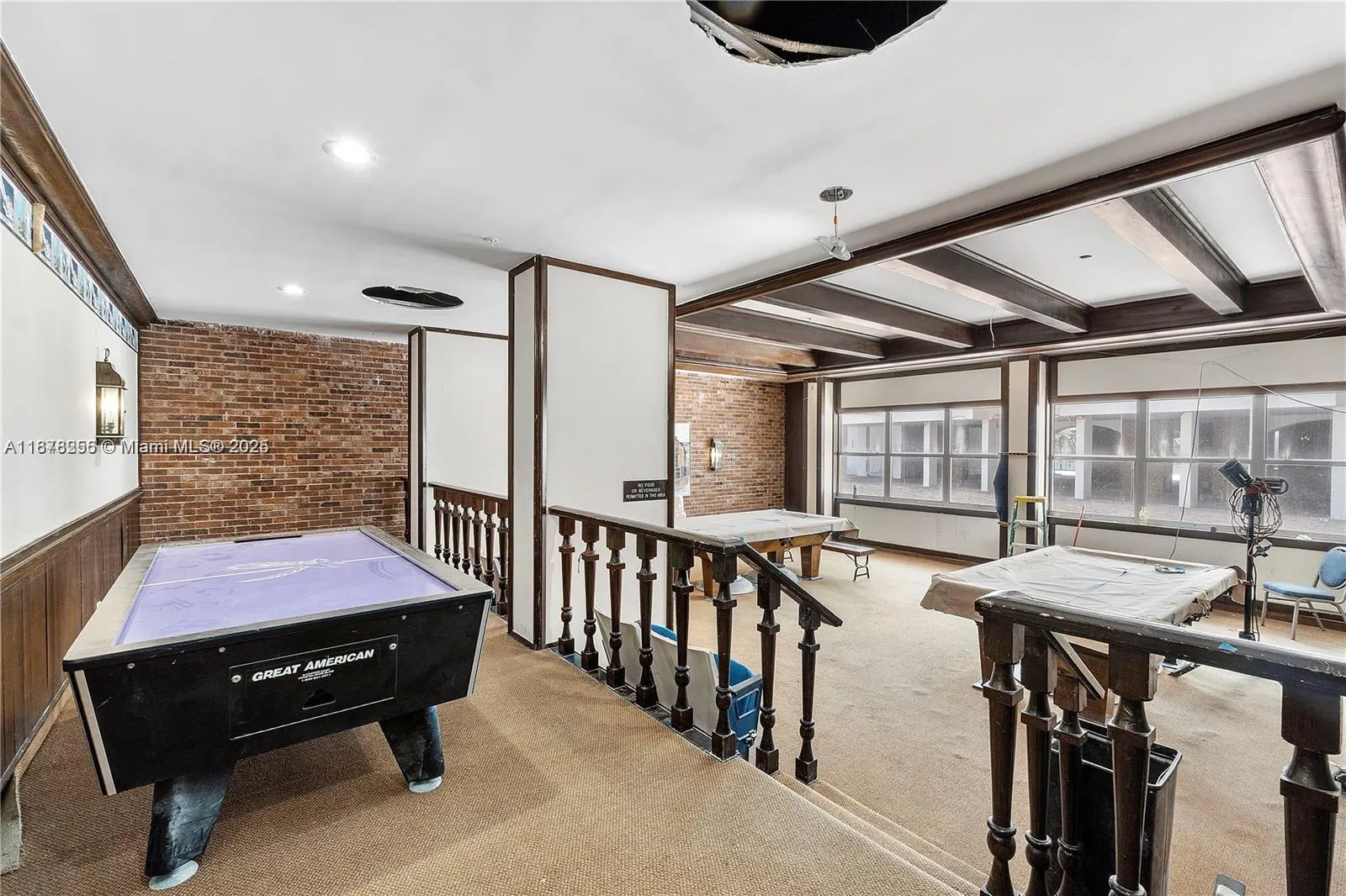 6039 Collins Ave, #828