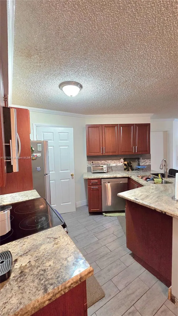 9999 Summerbreeze Dr, #805