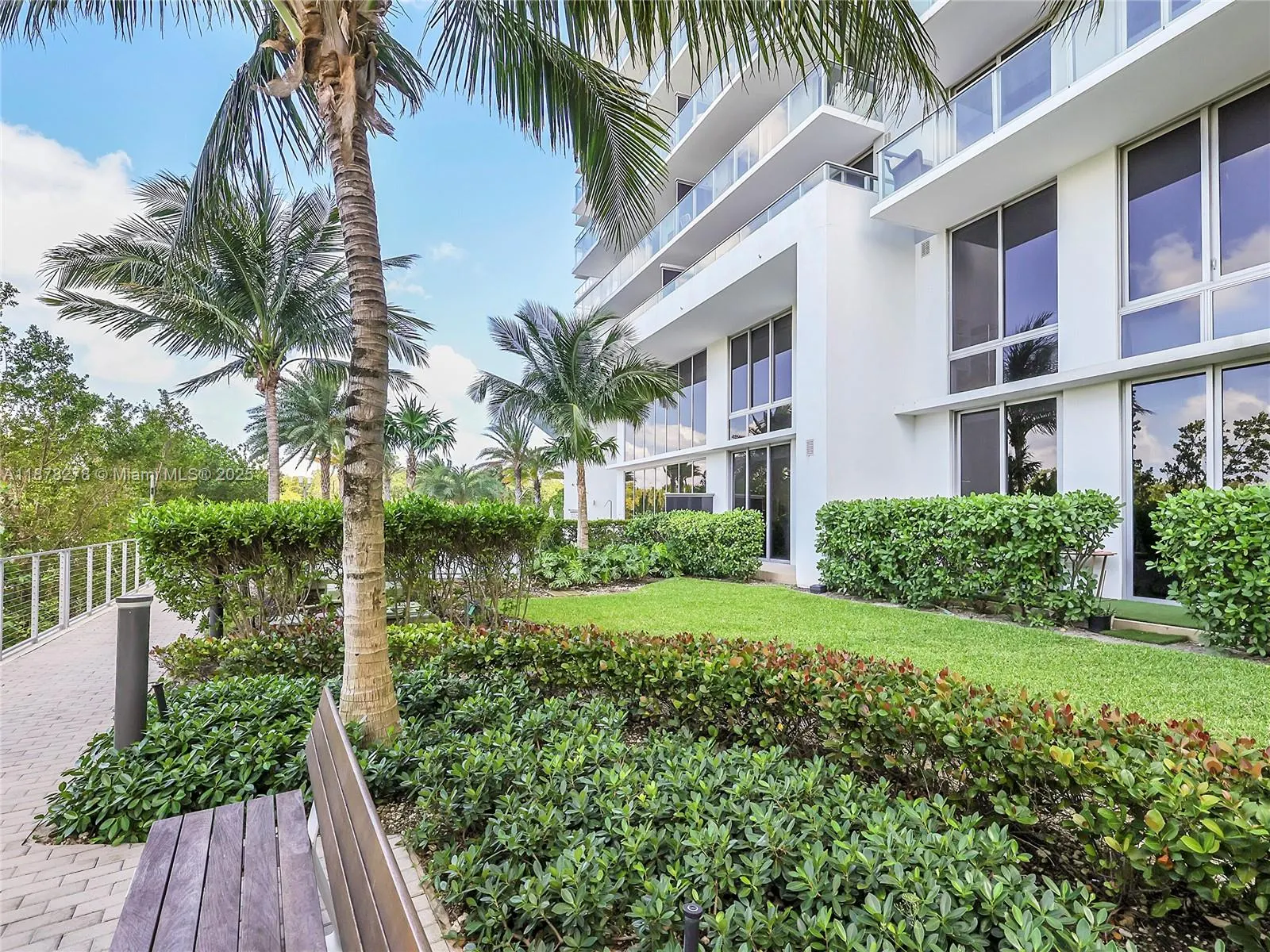 16385 Biscayne Blvd, #105
