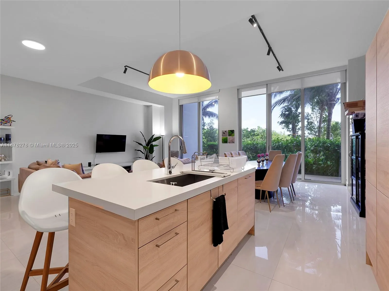 16385 Biscayne Blvd, #105