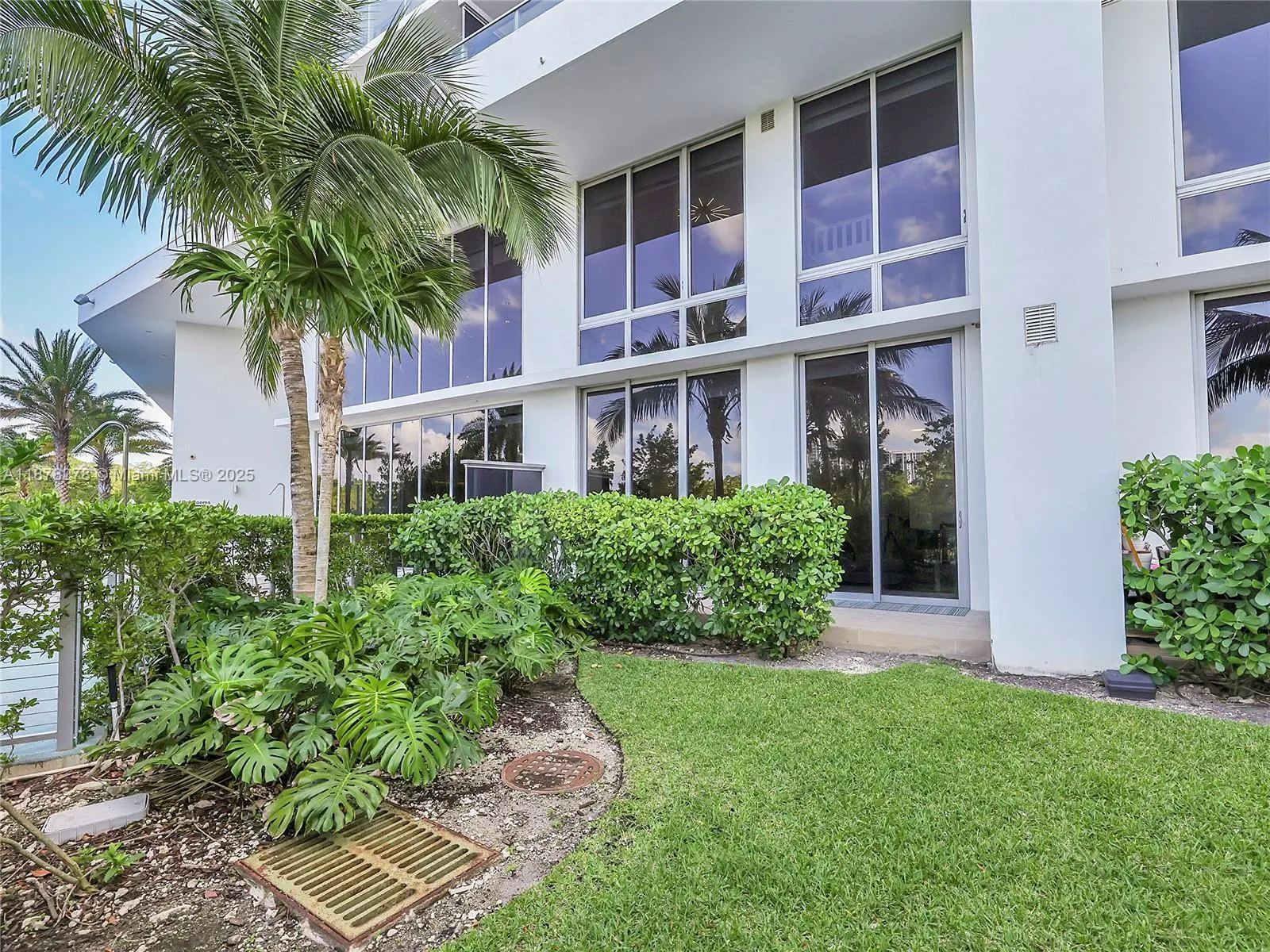 16385 Biscayne Blvd, #105