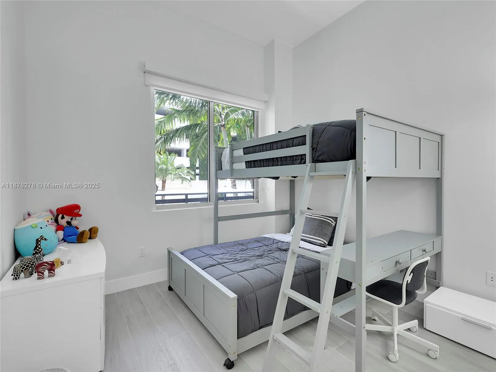 16385 Biscayne Blvd, #105