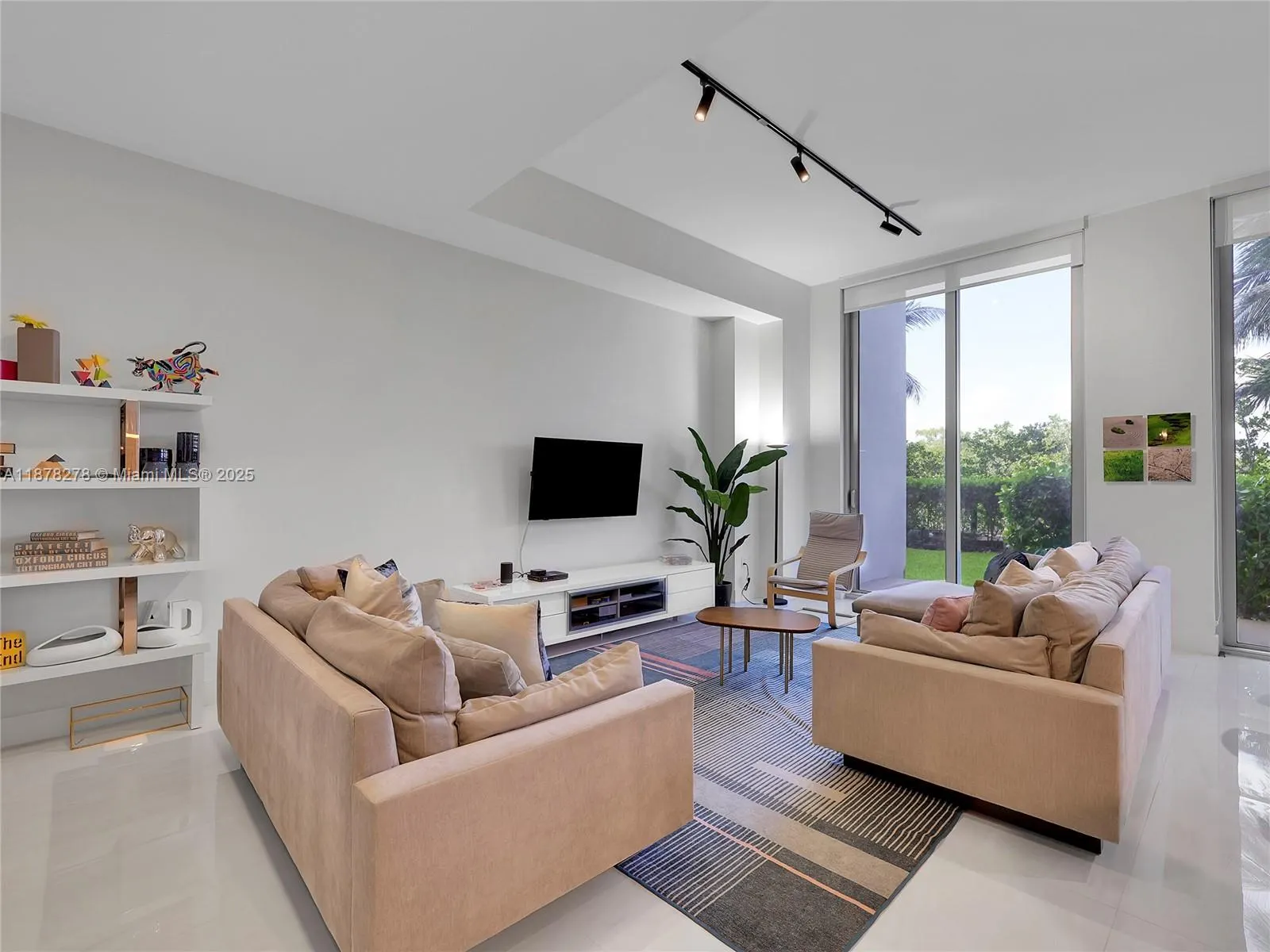 16385 Biscayne Blvd, #105